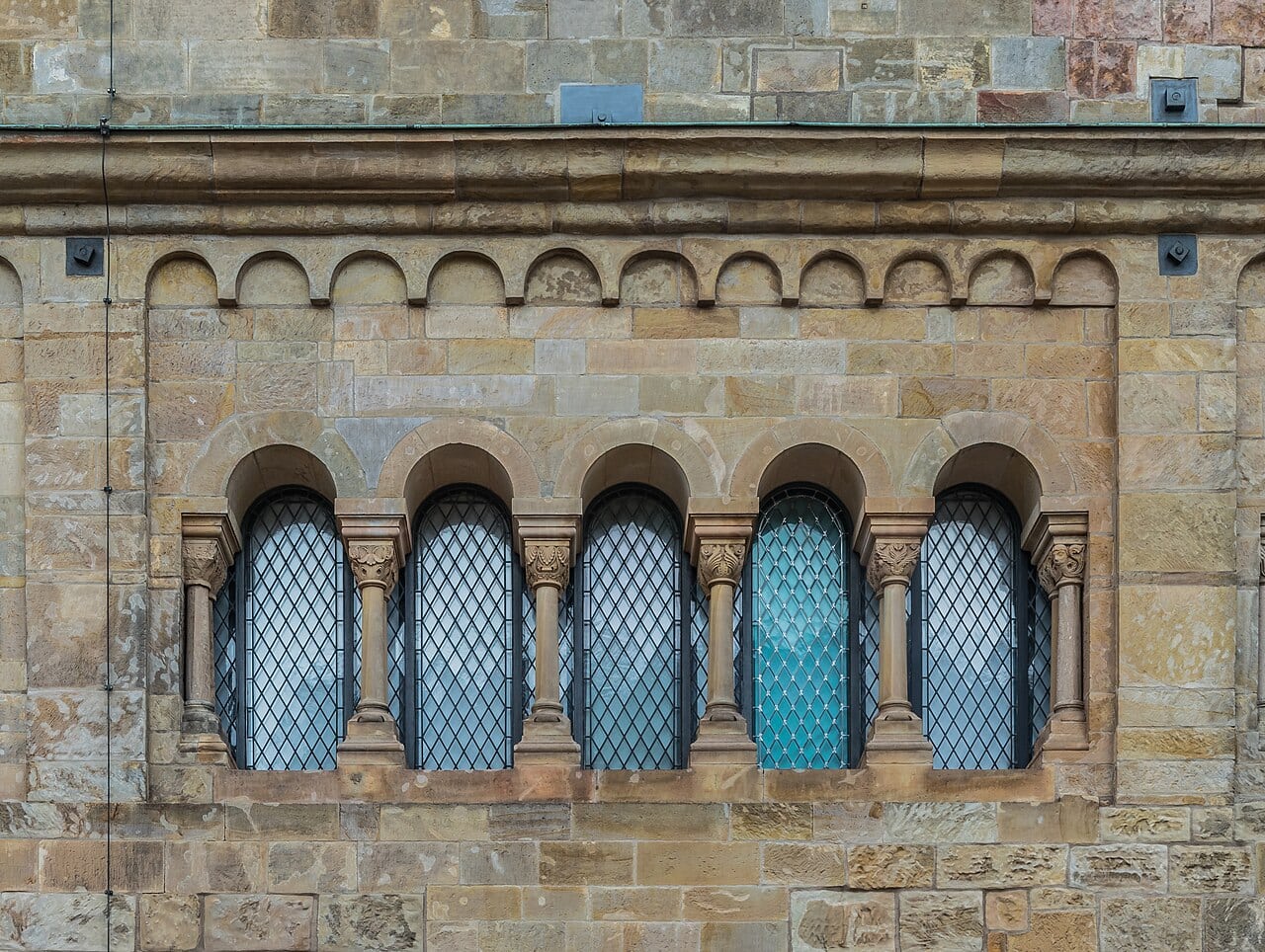 Wartburg Castle 8 1280px Great hall of Wartburg Castle 3