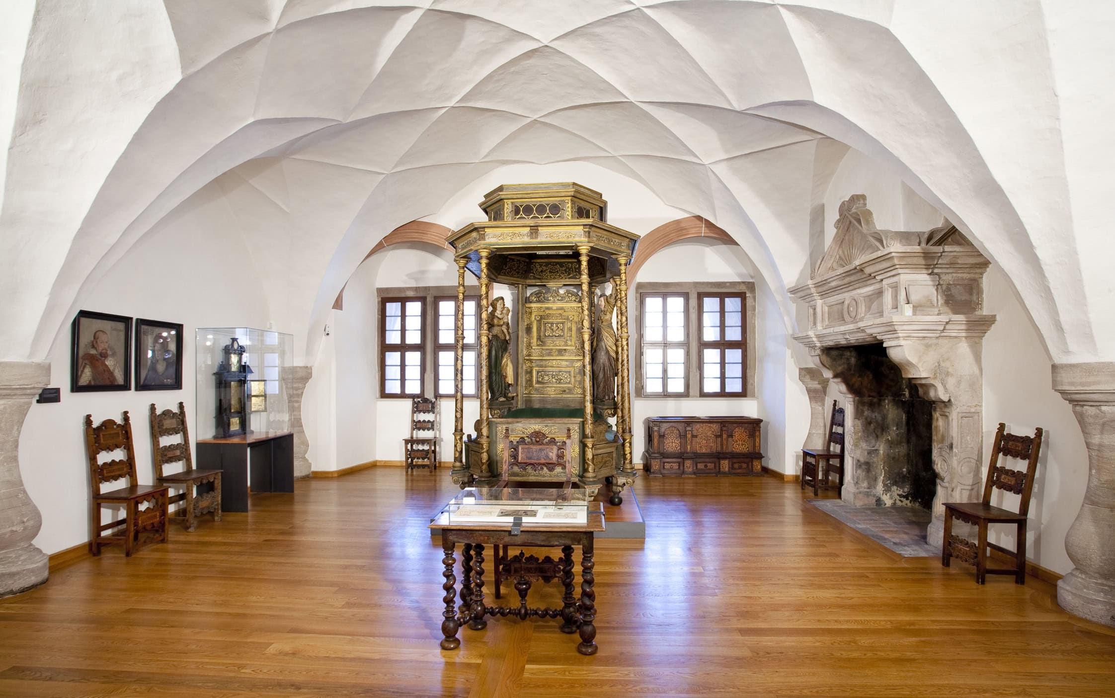 Plassenburg Fortress 4 The Markgrafenzimmer at Plassenburg Fortress, showing the late-Gothic ribbed vaulting, canopy bed, and carved stone fireplace