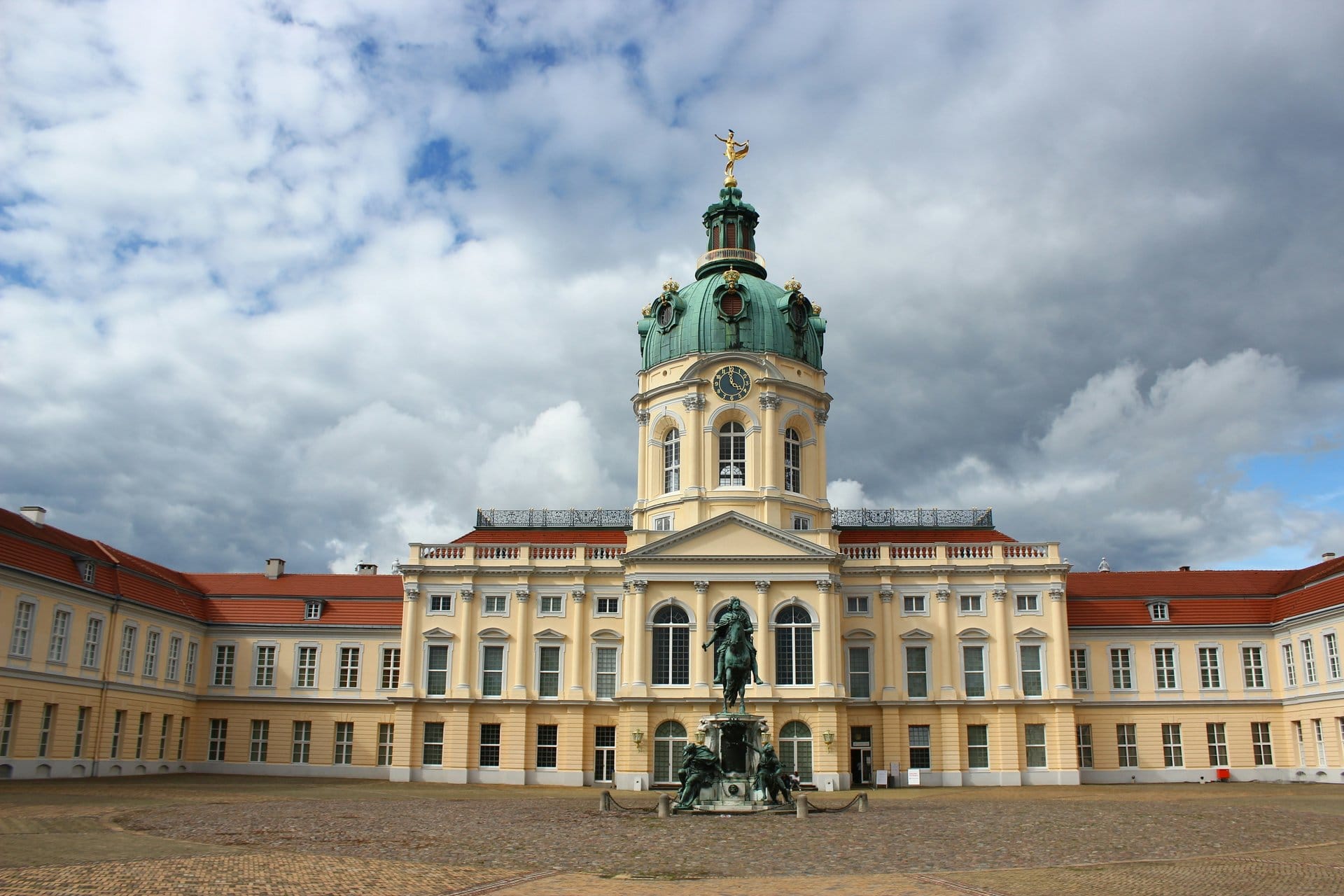 Charlottenburg Palace 3 The cour d'honneur of Charlottenburg Palace with the Great Elector equestrian statue below the dome