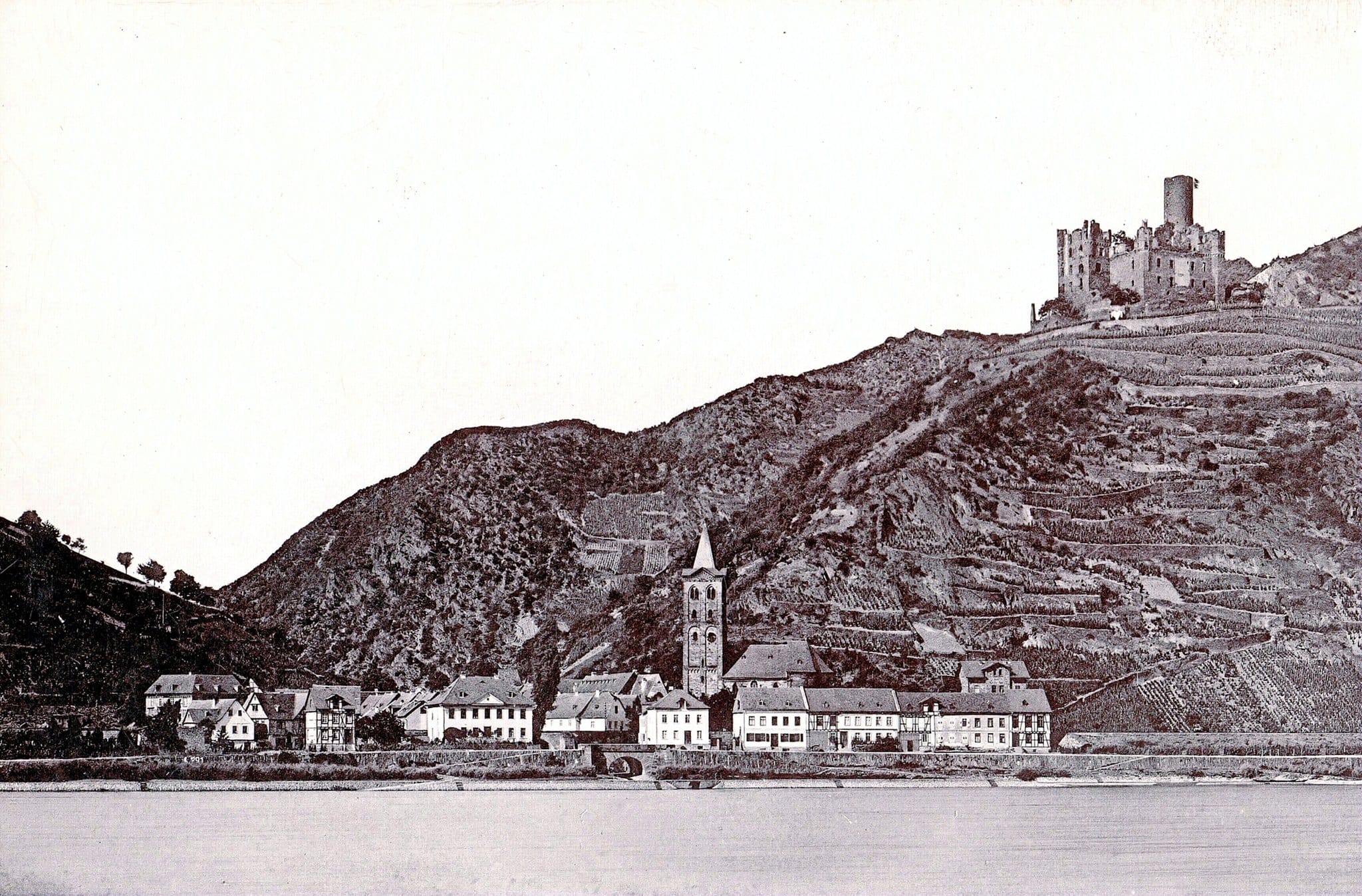 1896 photogravure of Wellmich on the Rhine with the castle still a roofless ruin on the hill above, before the 1900-1906 reconstruction
