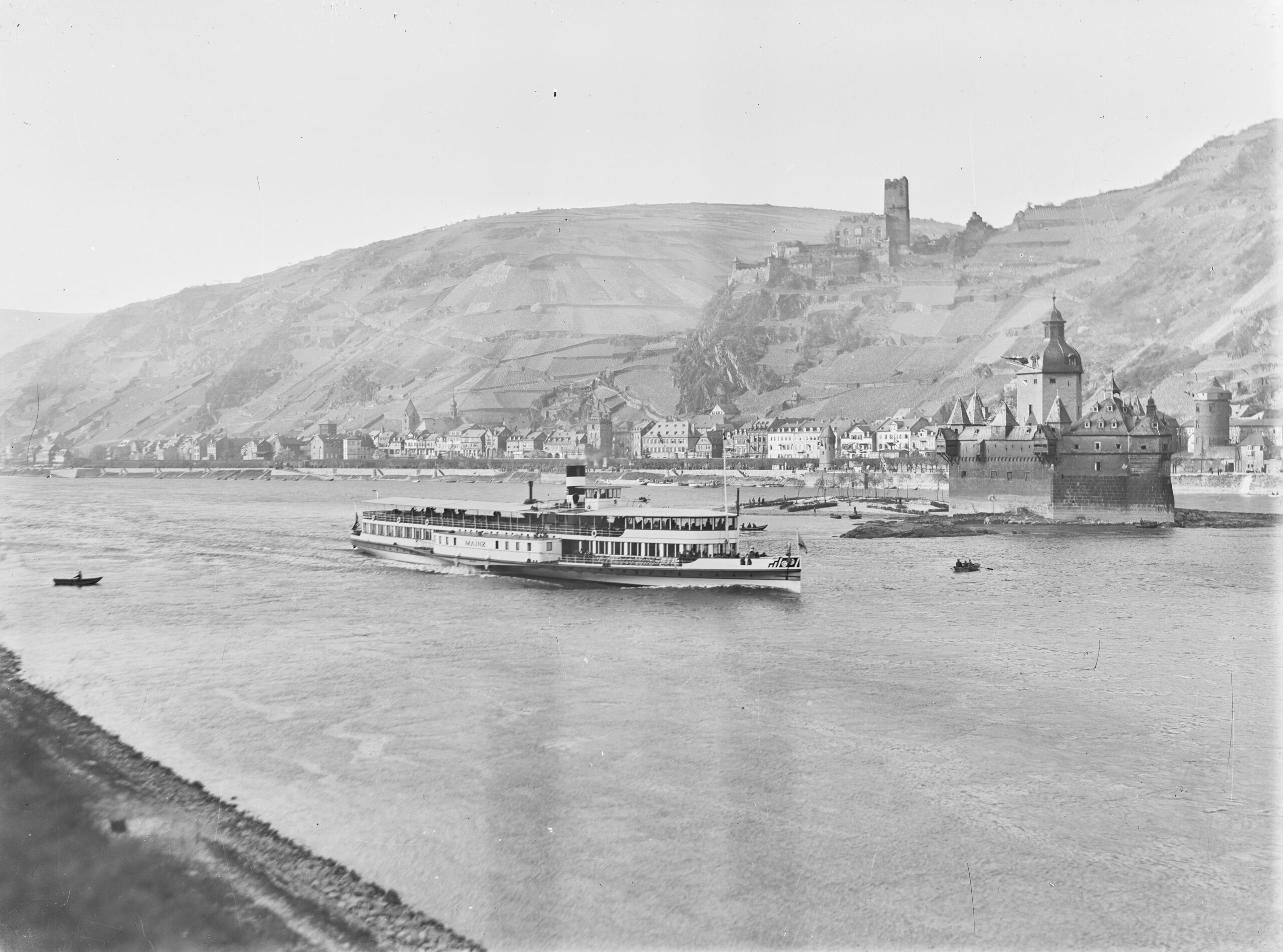 Pfalzgrafenstein Castle 4 Pfalzgrafenstein Castle in the early twentieth century, with Rhine paddle steamers and barges passing the island at Kaub.