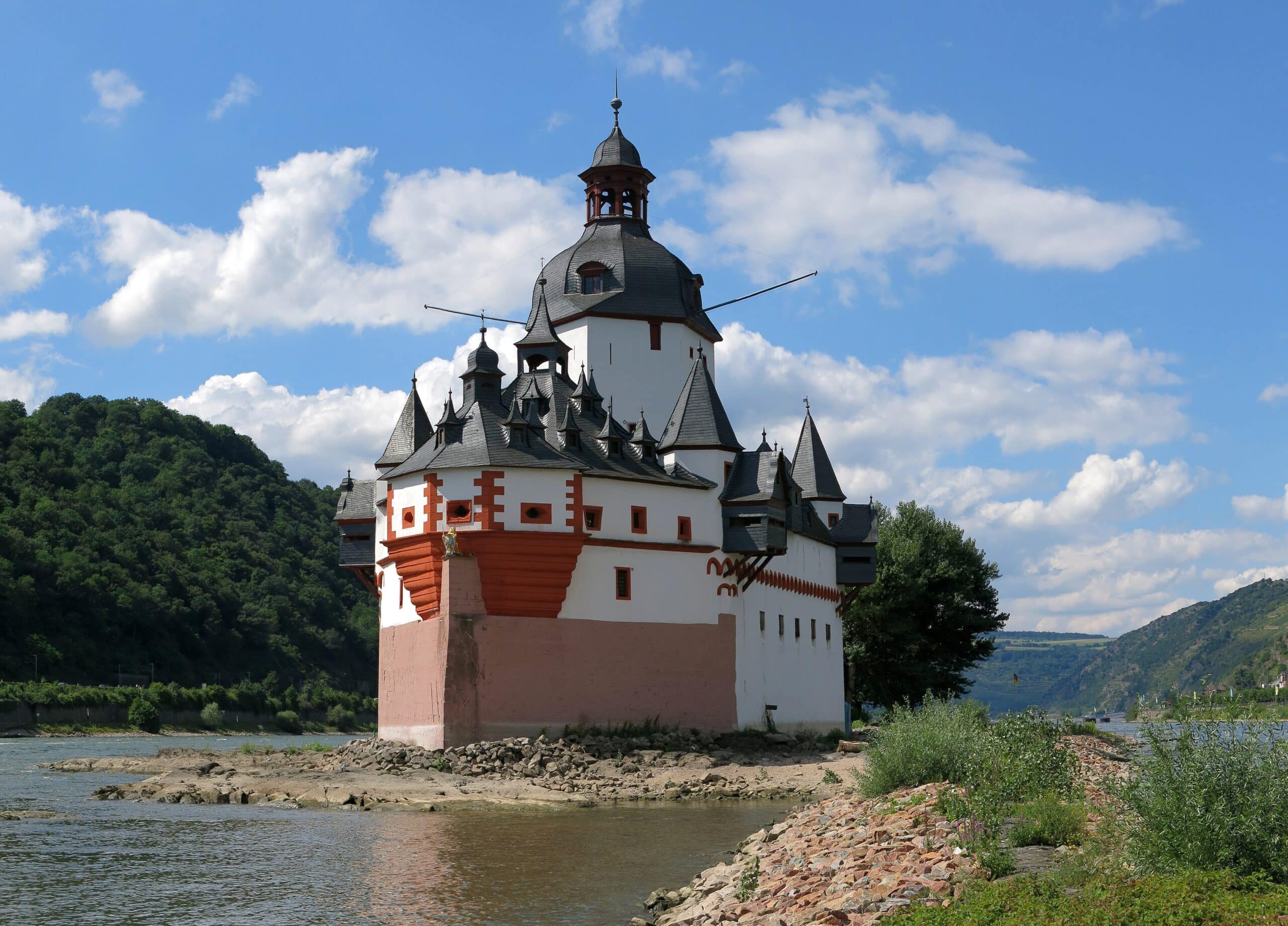 Pfalzgrafenstein Castle 2 The five-sided keep of Pfalzgrafenstein Castle with its Baroque lantern cap and the red ashlar prow of the ship-shaped curtain wall facing upstream.