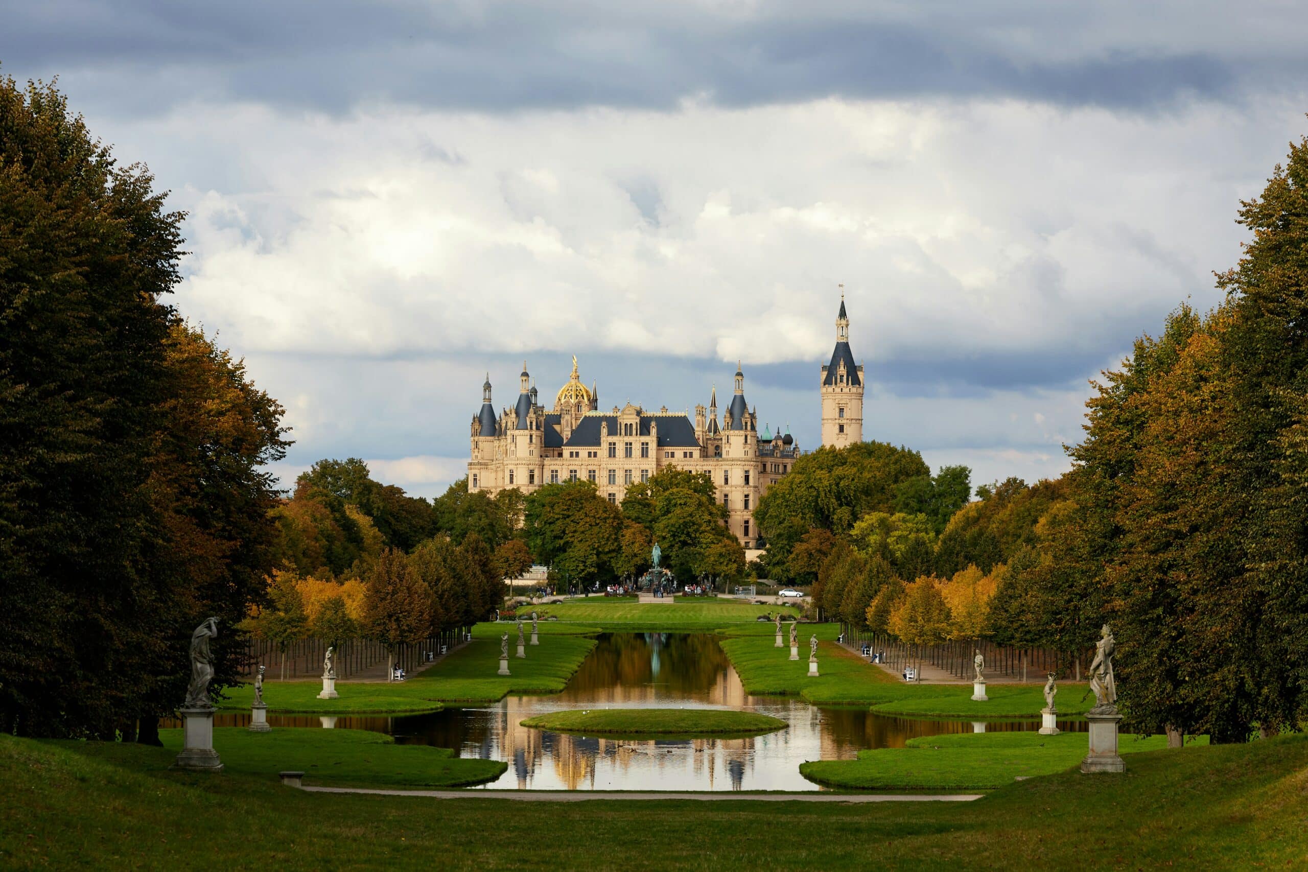 Schwerin Castle 9 The Schlossgarten in autumn, with Lenné and Legeay's Baroque park, Kreuzkanal, and statue programme