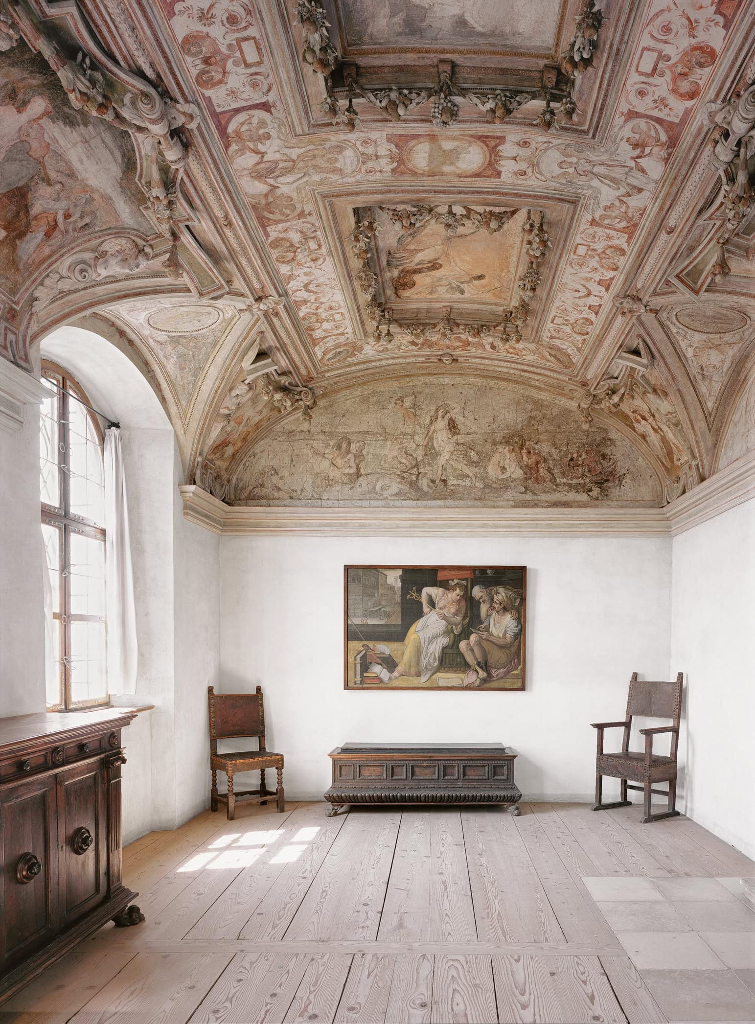 Trausnitz Castle 4 Cabinet in the Italienischer Anbau with painted Renaissance ceiling by Sustris's workshop