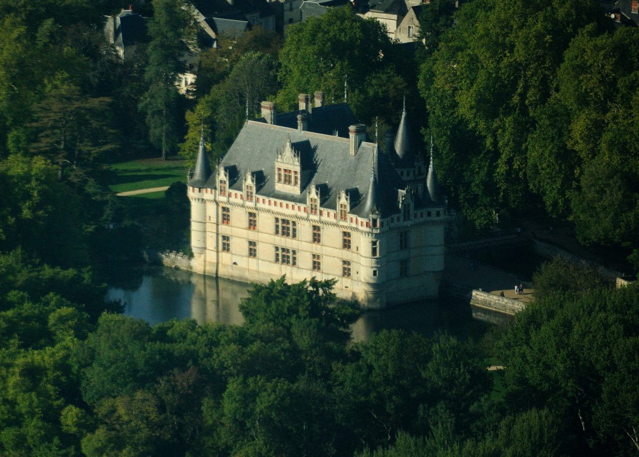 Château d'Azay-le-Rideau 2 Aerial view of Château d'Azay-le-Rideau on its island in the Indre