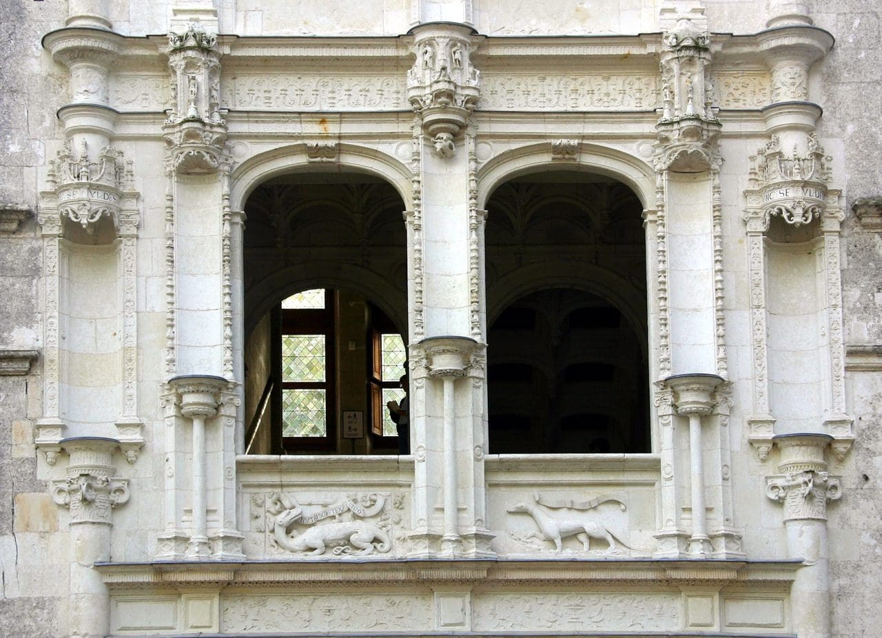 Château d'Azay-le-Rideau 6 Carved salamander and ermine reliefs on the staircase frontispiece of Château d'Azay-le-Rideau
