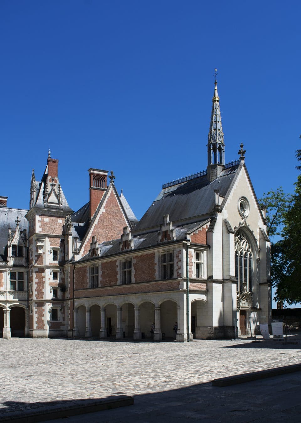 Ymblanter, CC BY-SA 4.0, via Wikimedia Commons The Chapel of Saint-Calais with its neo-Gothic spire at Château de Blois