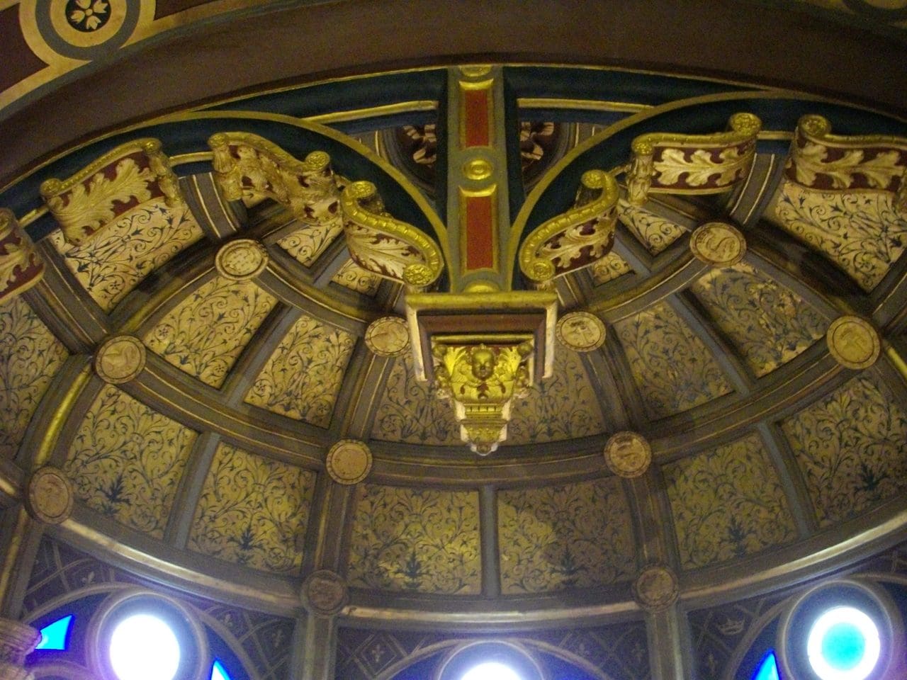 Fab5669, CC BY-SA 4.0, via Wikimedia Commons The painted and gilded cupola of the Gaston d'Orléans wing at Château de Blois