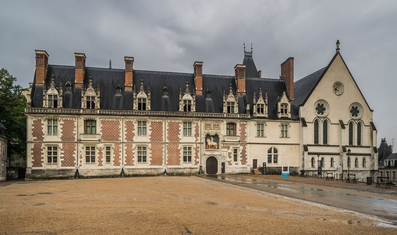 Château de Blois 4 The brick and stone Louis XII wing of Château de Blois with the equestrian statue of the king above the gateway