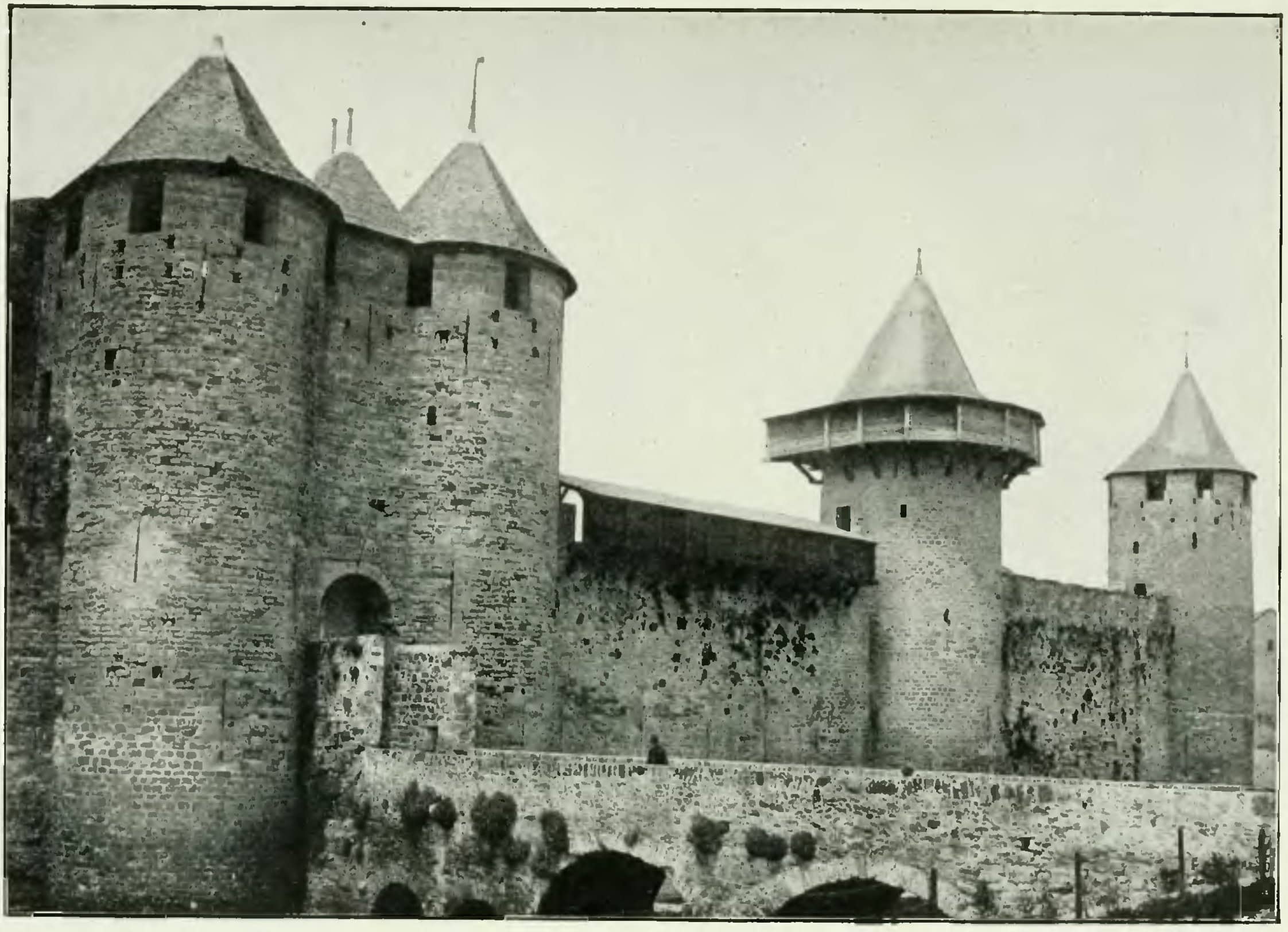 The restored Château Comtal, c. 1890 — Eugène Viollet-le-Duc, public domain The restored Château Comtal of Carcassonne in a plate published around 1890
