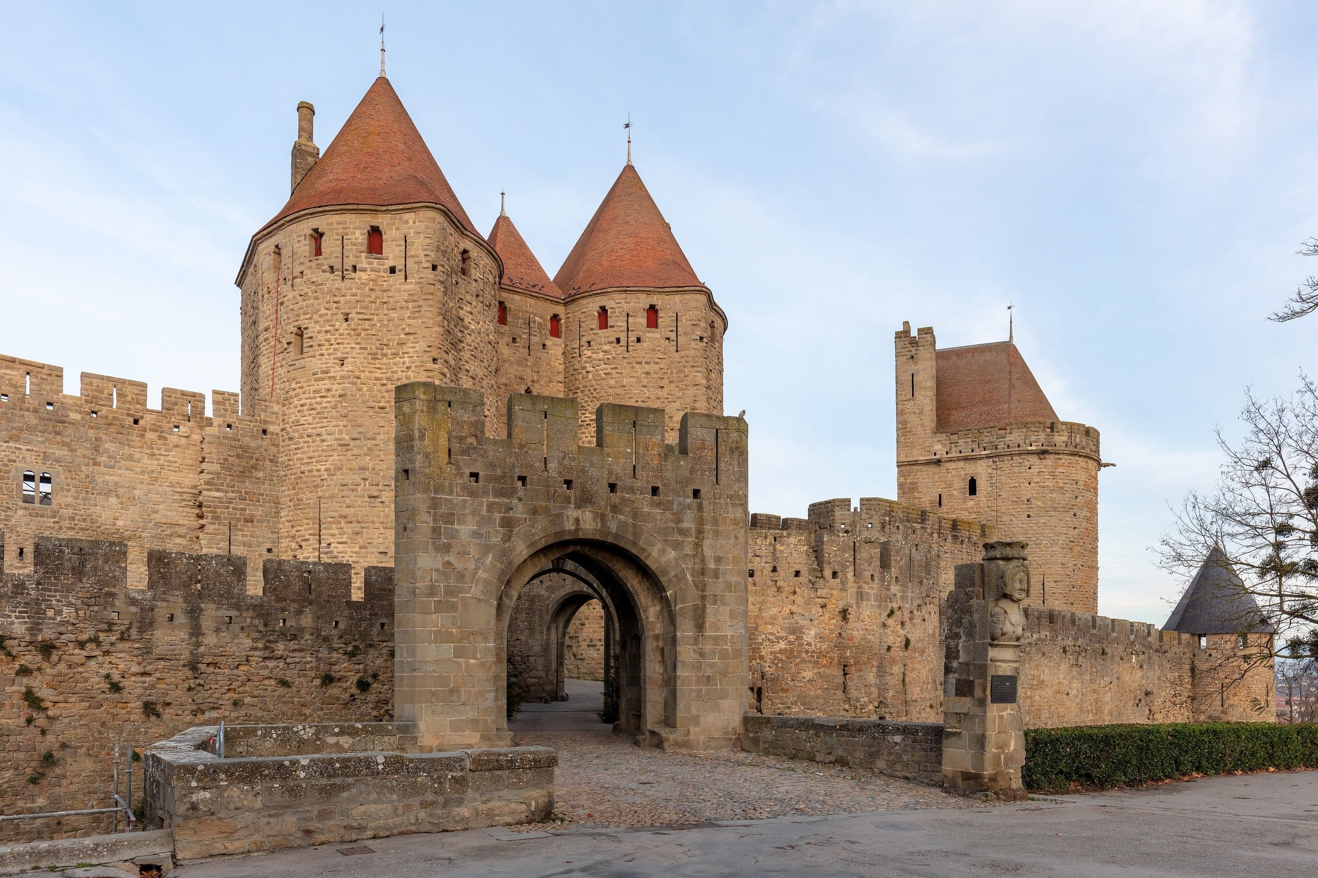 The Porte Narbonnaise, the great eastern gate — Diego Delso, CC BY-SA 4.0 The twin-towered Porte Narbonnaise, the great eastern gate of Carcassonne, at first light