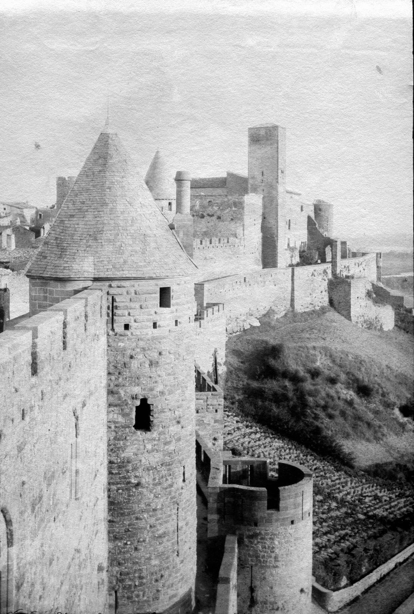 The ramparts of Carcassonne in 1881 — Bibliothèque de Toulouse, no restrictions The ramparts of Carcassonne photographed in 1881, towers still bare of their roofs