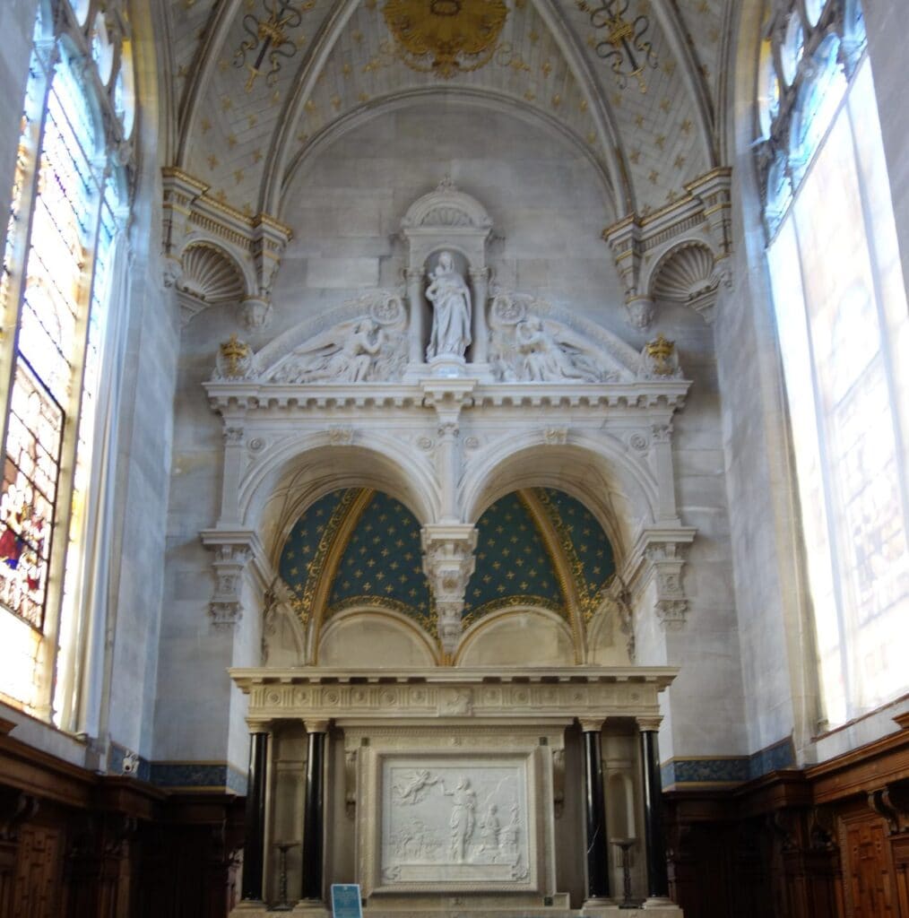 Château de Chantilly 5 The funerary monument in the chapel of the Château de Chantilly