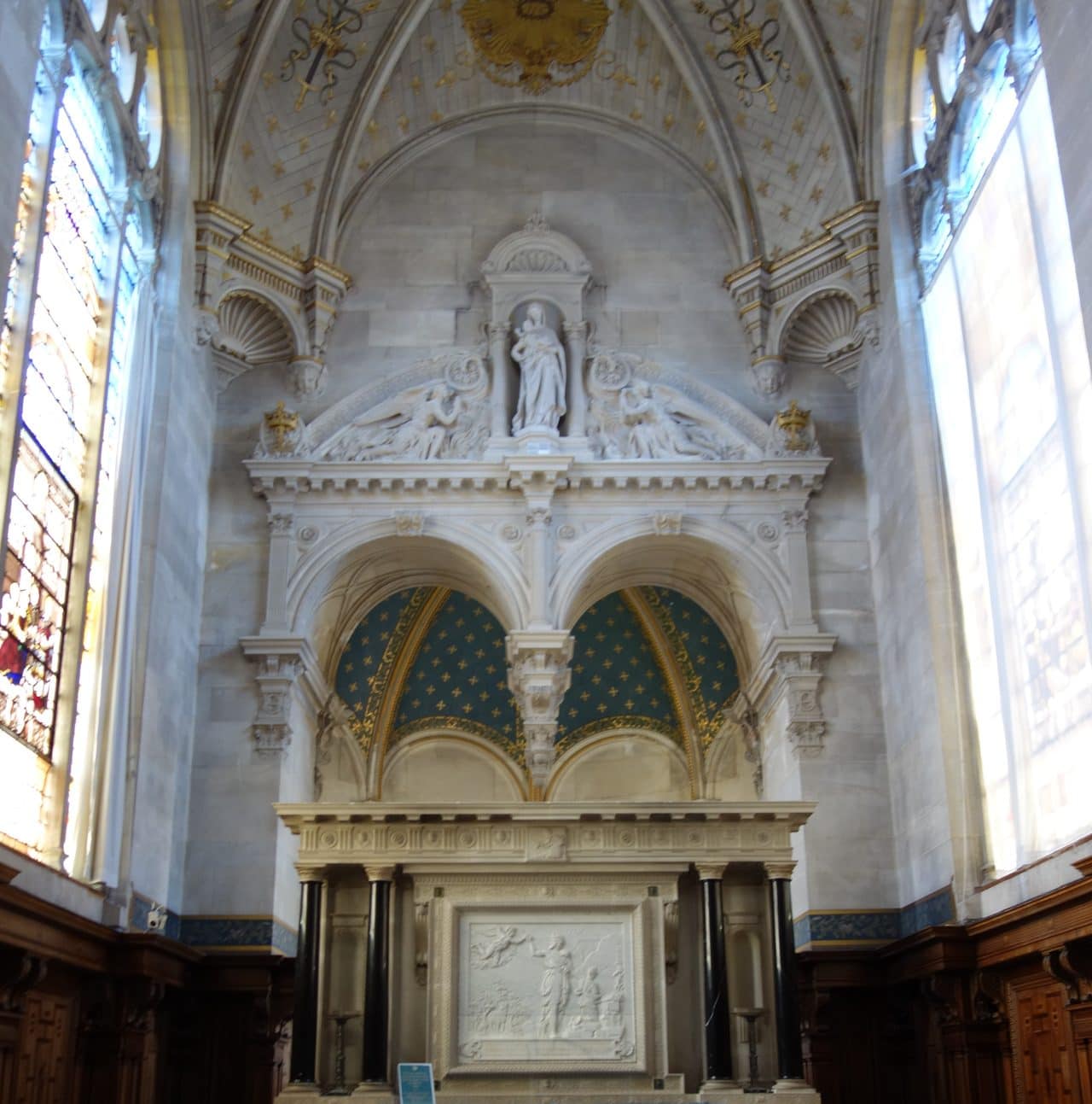 Chapel monument, Chantilly — DiscoA340, CC BY-SA 4.0 The funerary monument in the chapel of the Château de Chantilly