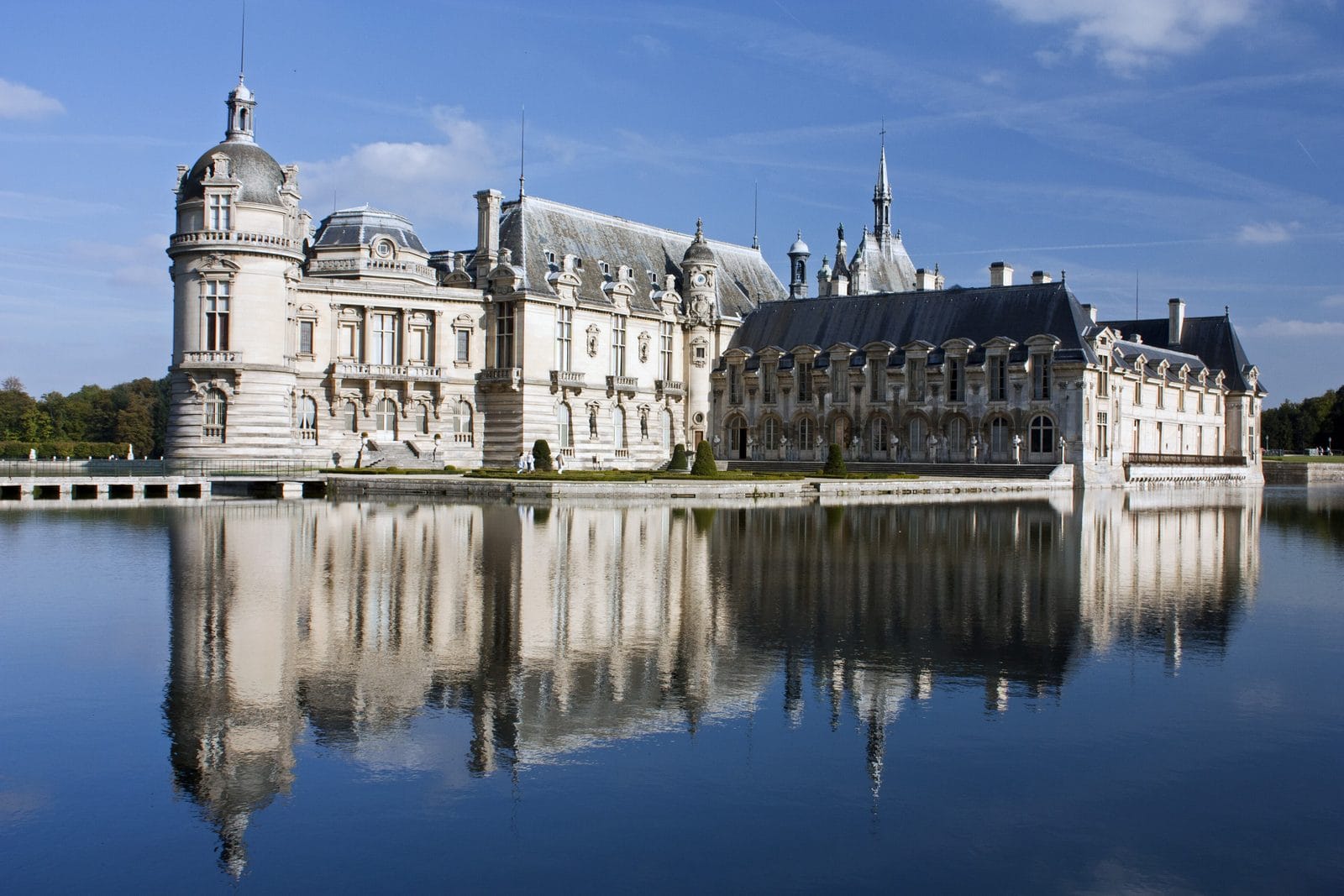 Château de Chantilly 1 The Château de Chantilly reflected in its lake under a blue sky