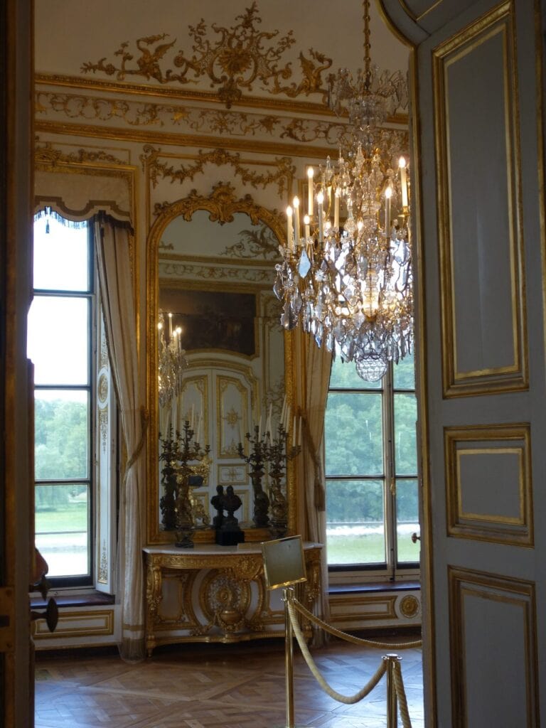 Château de Chantilly 9 A rococo apartment of the Princes of Condé with a harp