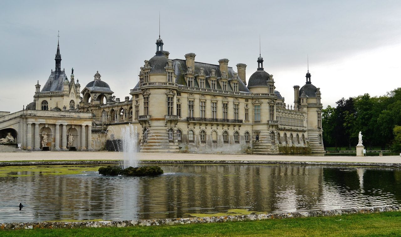 The rebuilt Grand Château — Zairon, CC BY-SA 4.0 The rebuilt Grand Château of Chantilly seen across the parterre