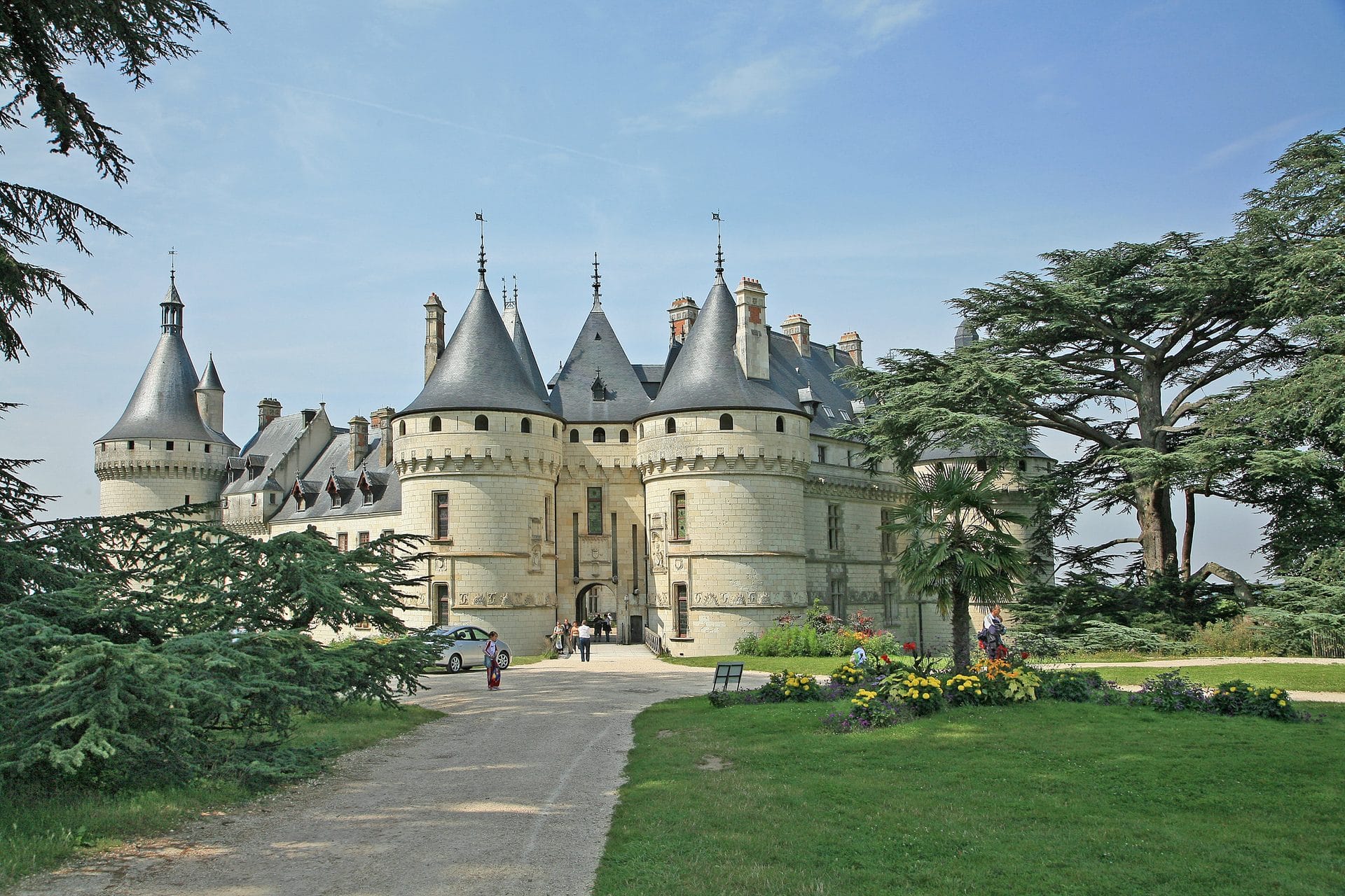 Château de Chaumont-sur-Loire 1 Château de Chaumont-sur-Loire seen from the entrance, its round towers and conical roofs above the courtyard approach