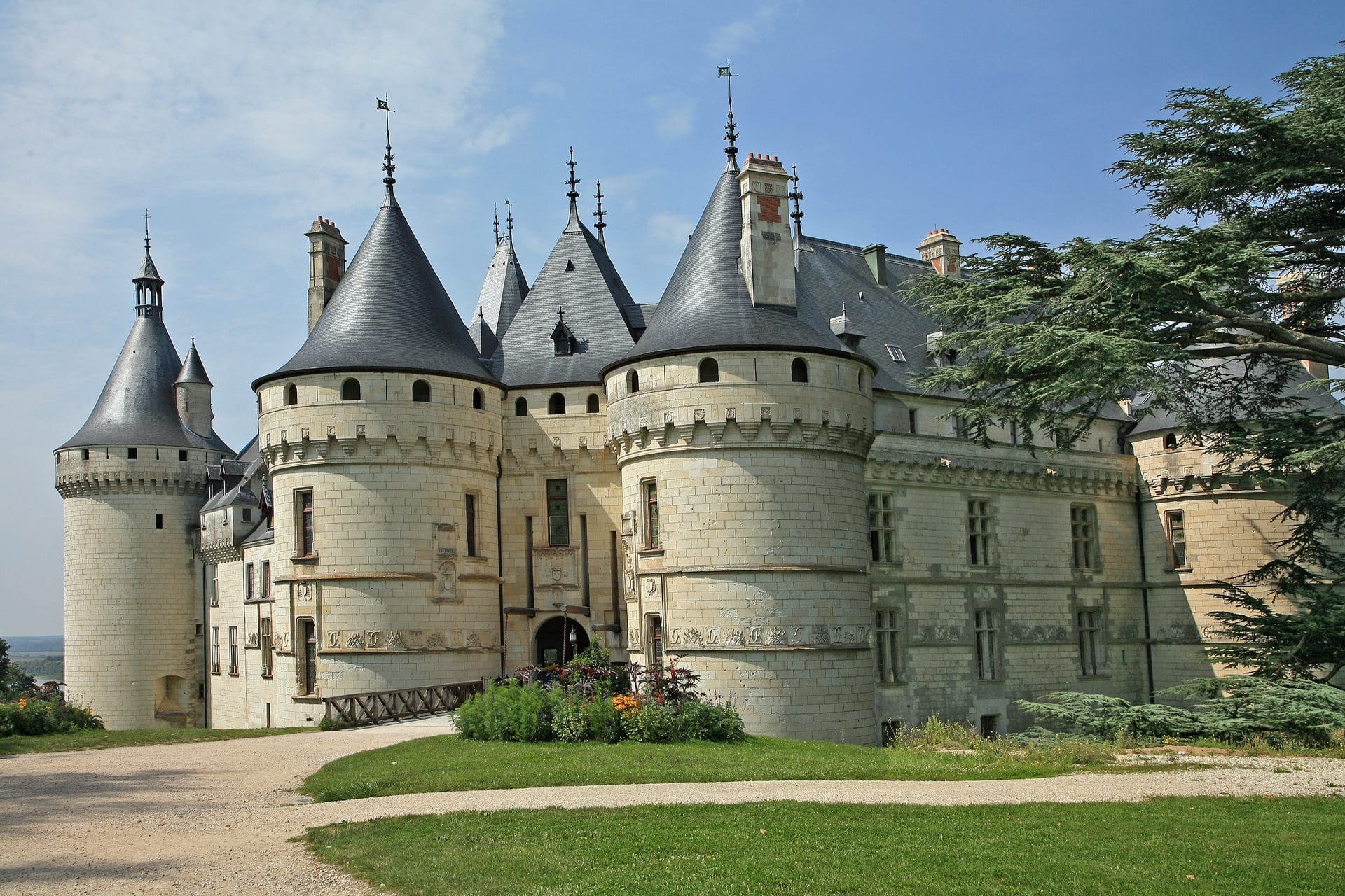 Château de Chaumont-sur-Loire 10 Château de Chaumont-sur-Loire and its towers seen from the grounds on a sunny day