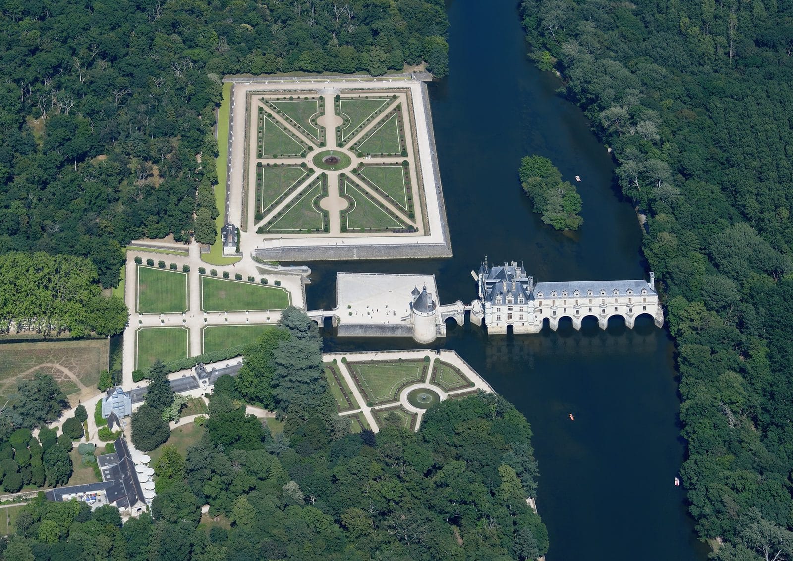 Château de Chenonceau 10 Aerial view of Chateau de Chenonceau showing the gallery spanning the Cher and the two formal gardens