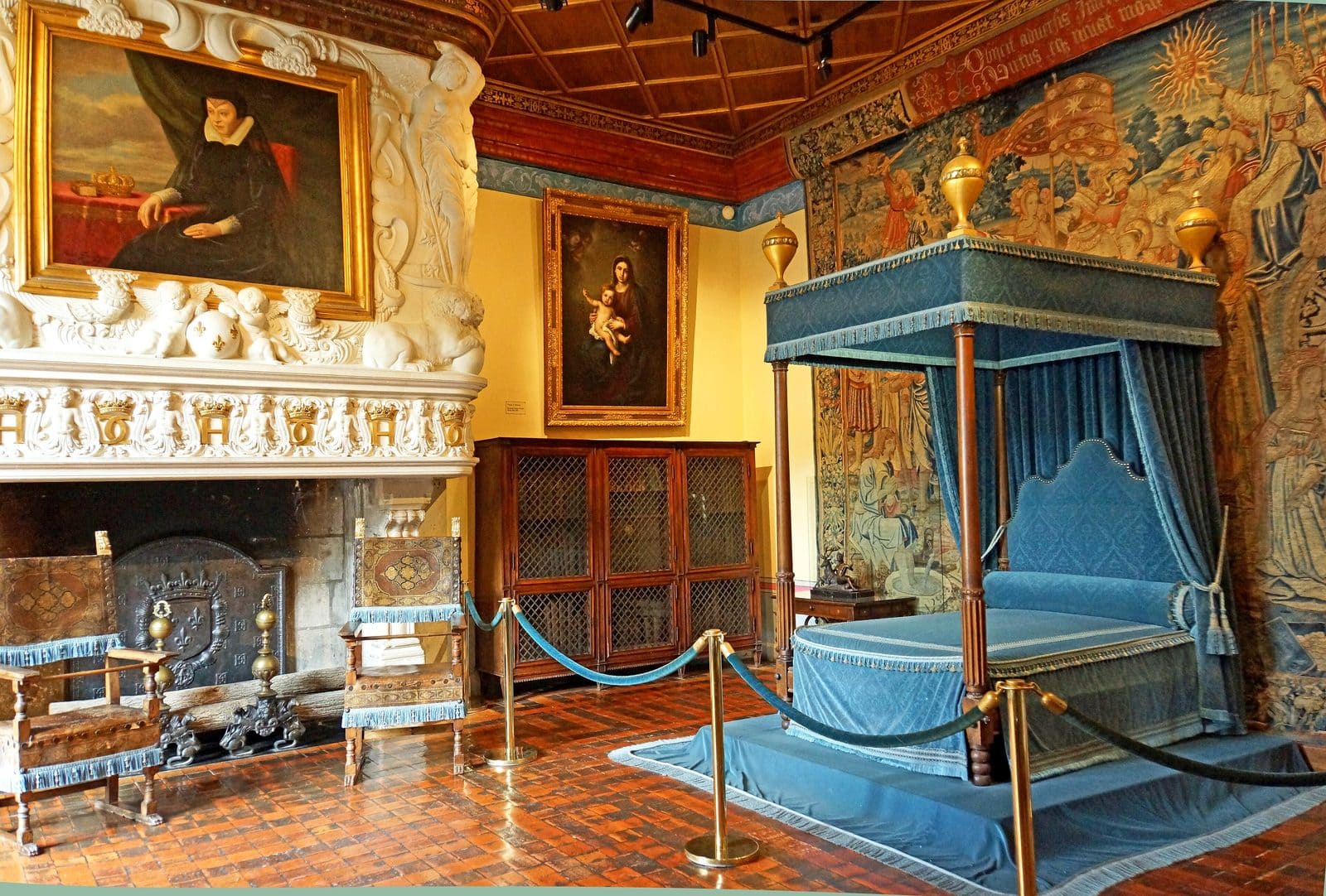 Château de Chenonceau 3 Diane de Poitiers bedchamber at Chateau de Chenonceau with carved fireplace, royal portrait and Flemish tapestry