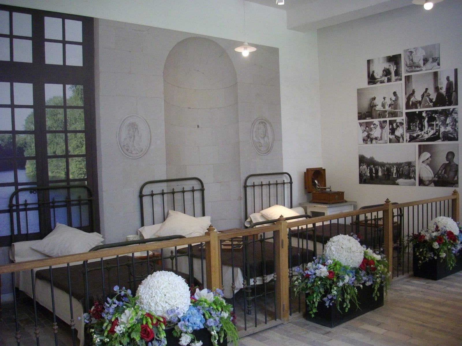 Château de Chenonceau 7 Recreated First World War military hospital ward at Chateau de Chenonceau with iron beds and period photographs