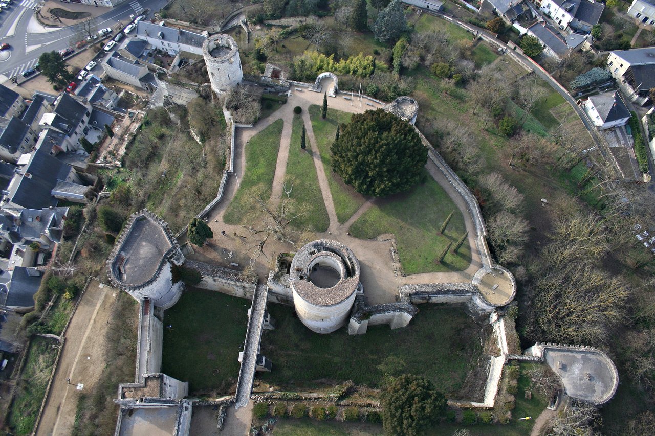 Château de Chinon 9 Aerial photograph of the western enclosure with its round keep