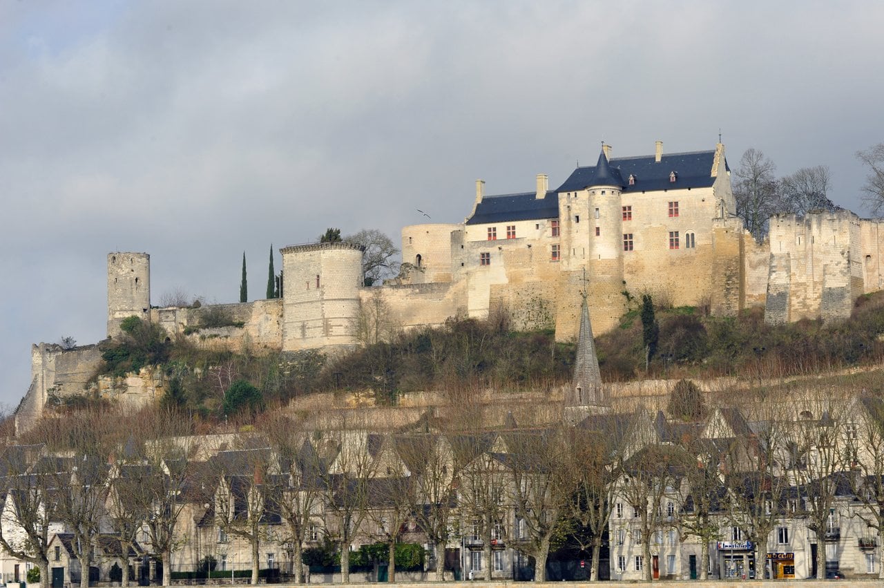 Château de Chinon seen from the Vienne — From the Vienne: Franck Badaire, CC BY-SA 3.0 The fortress on its ridge viewed from the river