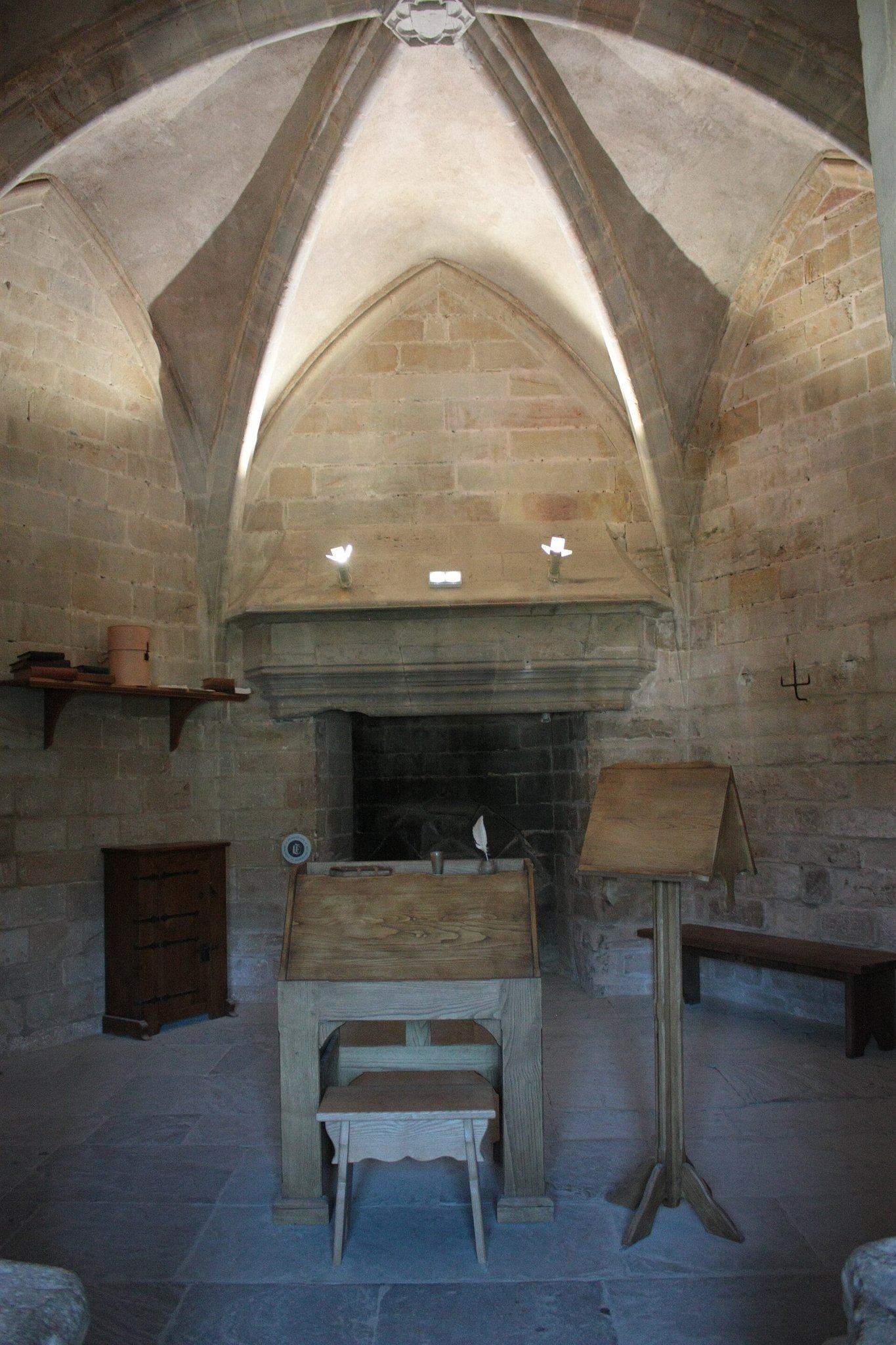 The scriptorium at Château de Foix — Tylwyth Eldar, CC BY-SA 4.0 The vaulted scriptorium inside Château de Foix