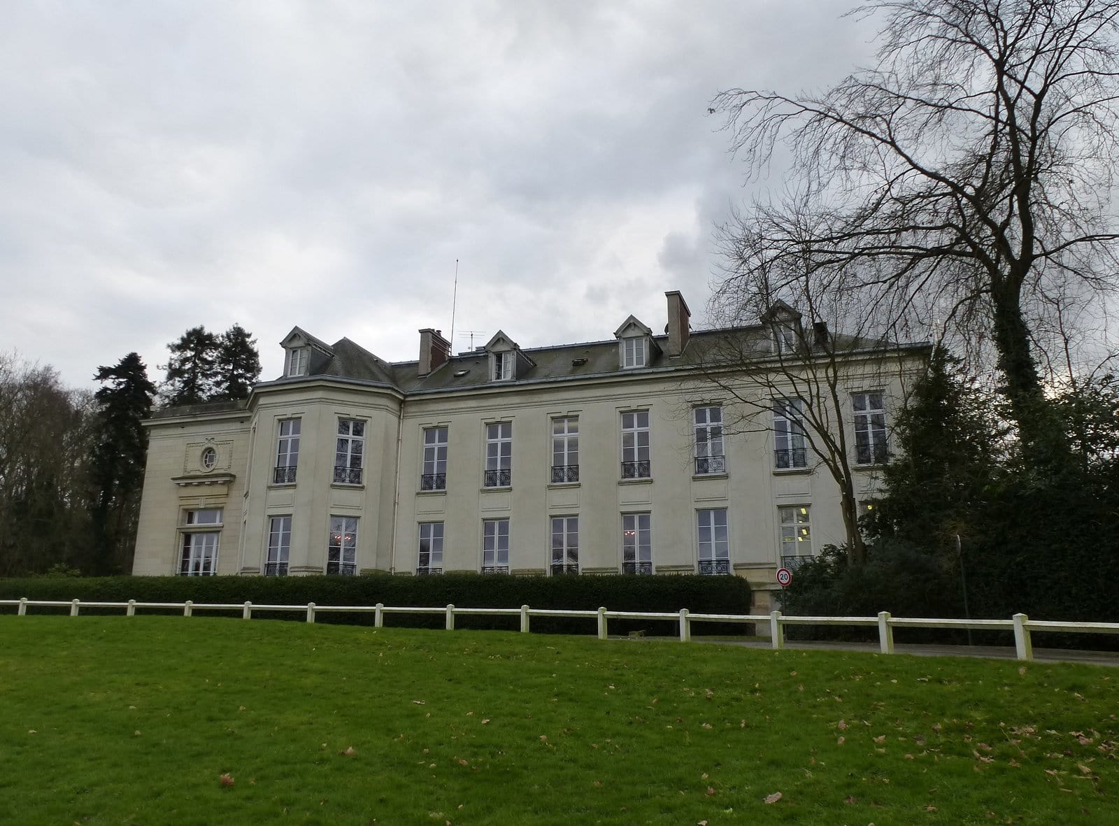 Castle Hotels Near Paris: Where You Can Actually Sleep in a Château 8 The 19th-century château at the Domaine de Maffliers hotel north of Paris