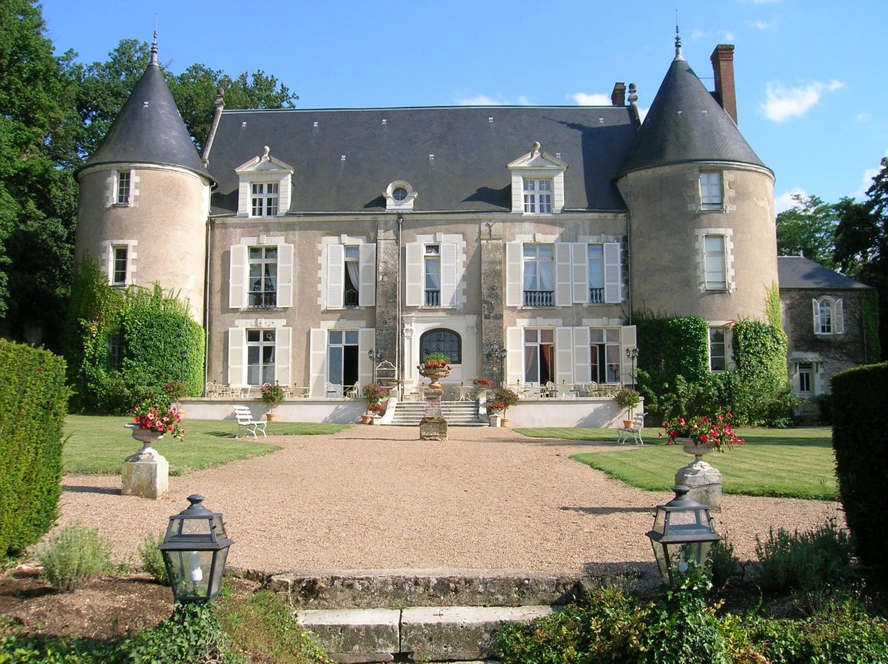 Castle Hotels in the Loire Valley: Where You Can Actually Sleep in a Château 3 Château de Pray, a castle hotel near Amboise in the Loire Valley