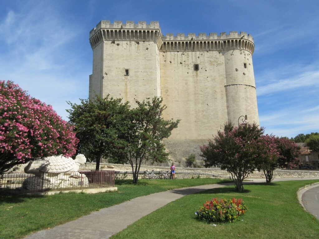 Château de Tarascon 7 The town-side elevation of Château de Tarascon with its round and square towers