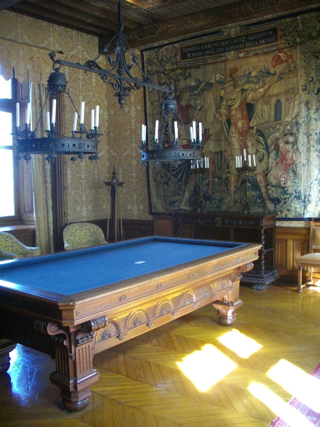 The billiard room — Fab5669, CC BY-SA 4.0 The billiard room inside Château de Chaumont-sur-Loire