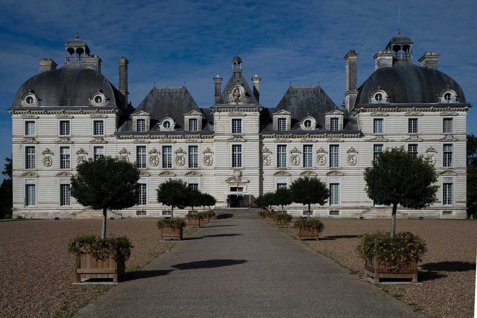 Soham Banerjee, Unsplash license Front of Château de Cheverny with potted orange trees under a moody sky