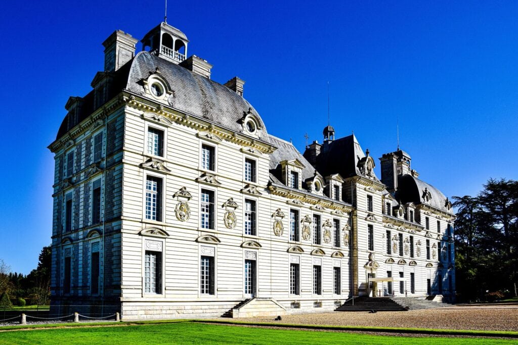 Château de Cheverny 13 Oblique view along the south front of Château de Cheverny