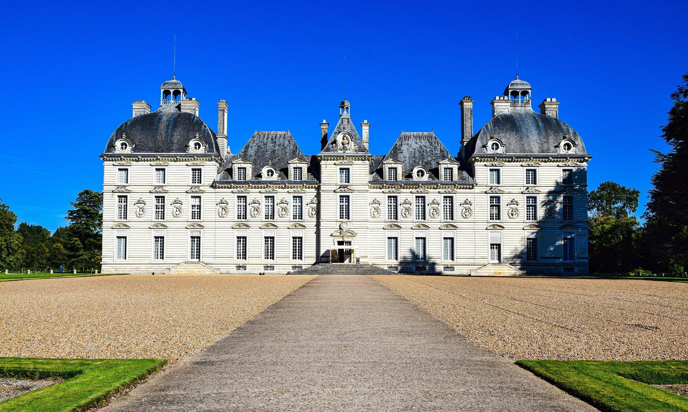 Château de Cheverny 1 South front of Château de Cheverny with its centered gravel approach and domed corner pavilions