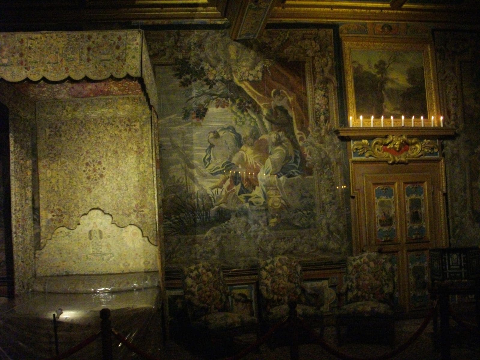 Château de Cheverny 7 The King's Chamber at Château de Cheverny with its canopied bed and Labors of Ulysses tapestries