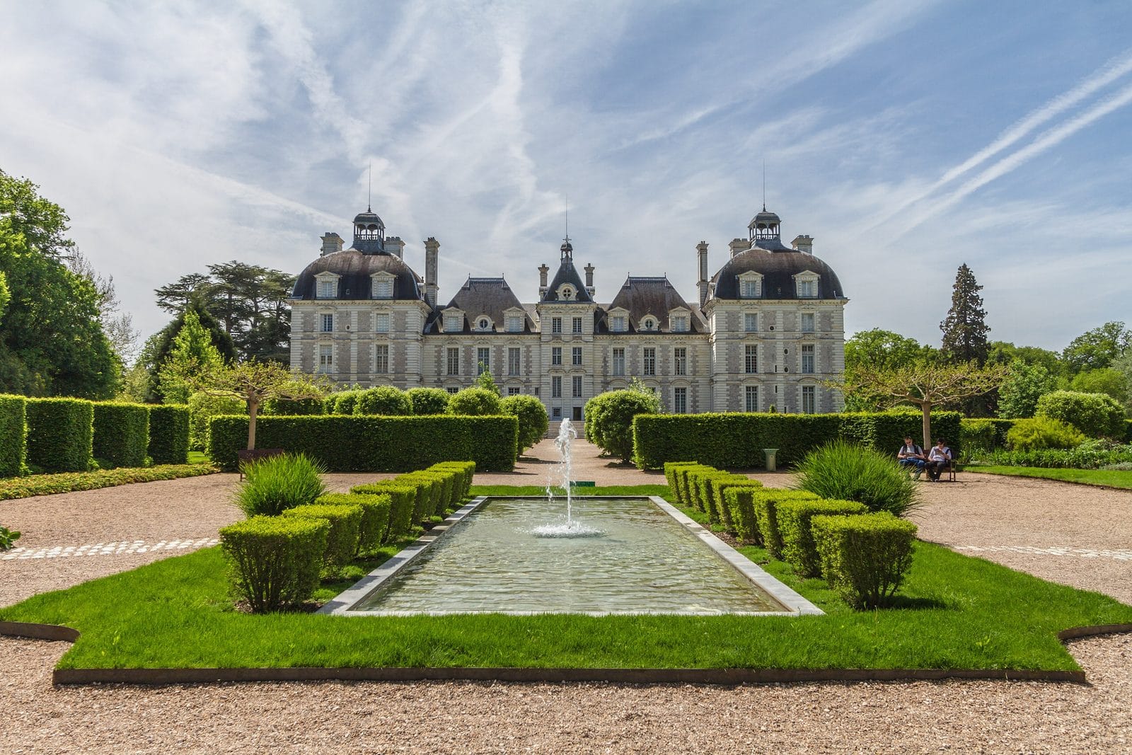 Château de Cheverny 11 North facade of Château de Cheverny above the fountain pool of its gardens