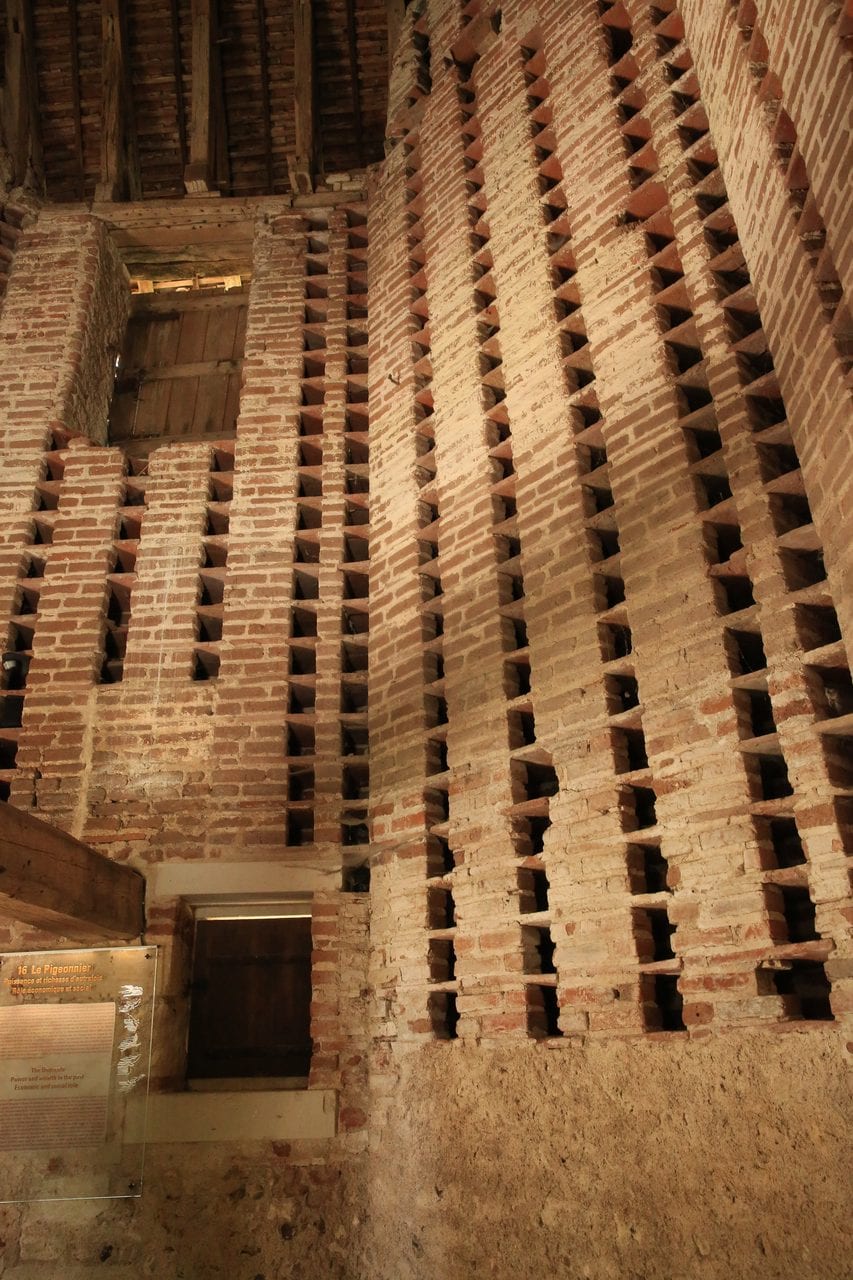Inside the dovecote — Als33120, CC BY-SA 4.0 Interior wall of the Clos Lucé dovecote honeycombed with brick nesting holes