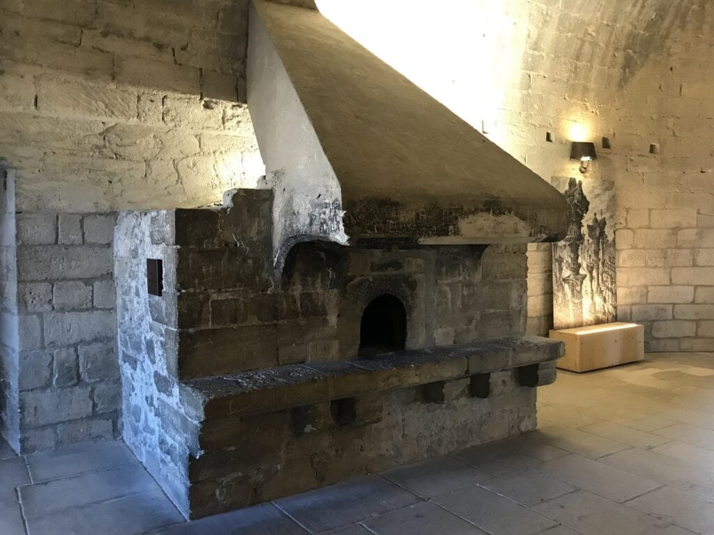 The stone bread oven that served the garrison of Fort Saint-André.