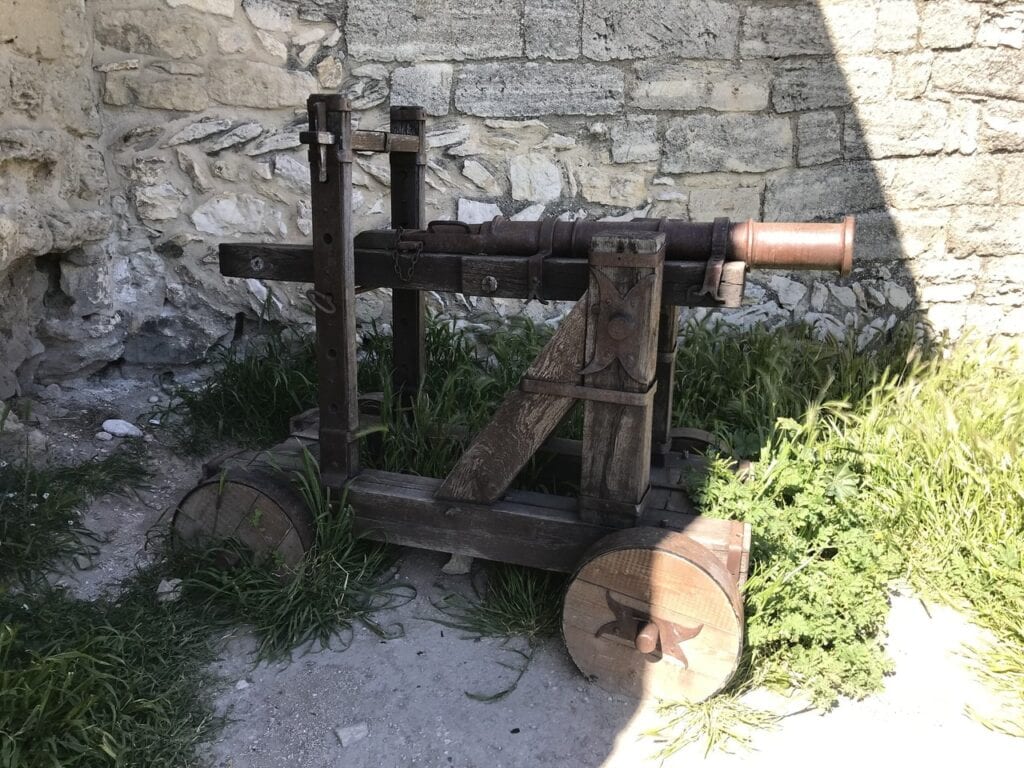 A reconstruction of a veuglaire breech-loading bombard at Fort Saint-André.