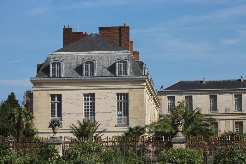 Castle Stays 4 Castle Hotels Near Paris: Where You Can Actually Sleep in a Château