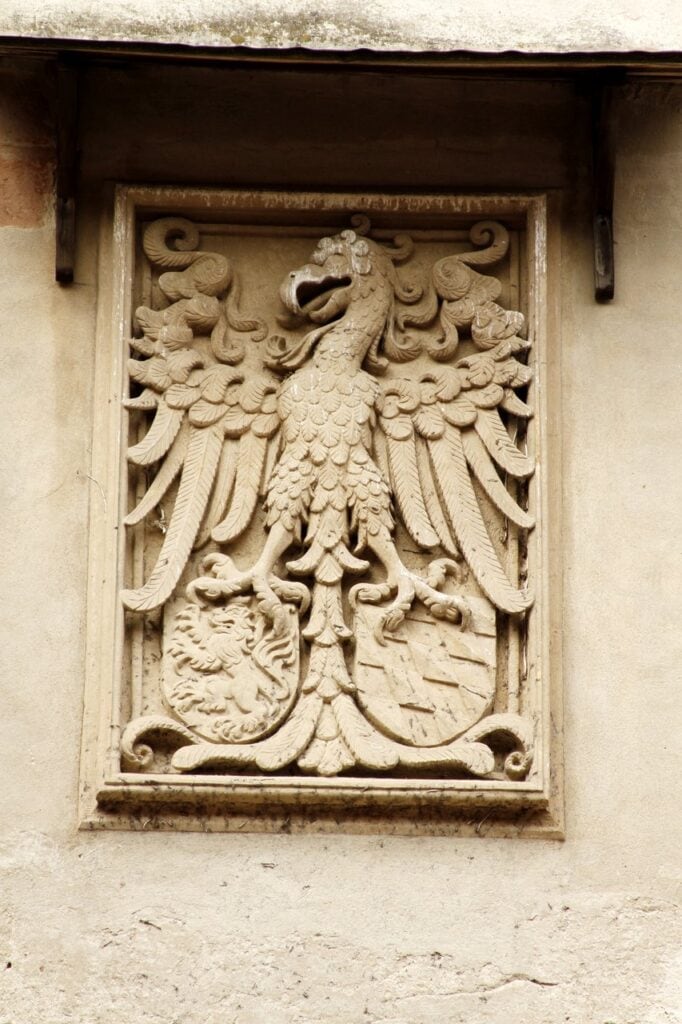 Carved imperial eagle above the Palatine lion and Wittelsbach lozenge shields, Ruprechtsbau