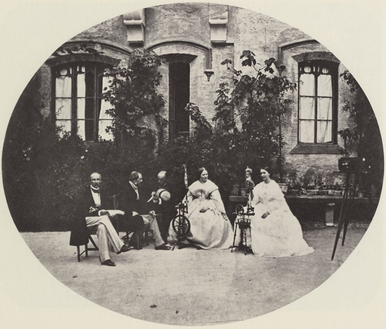 Figures in the castle courtyard, around 1860 Photograph of figures in the courtyard of Hohenschwangau Castle around 1860