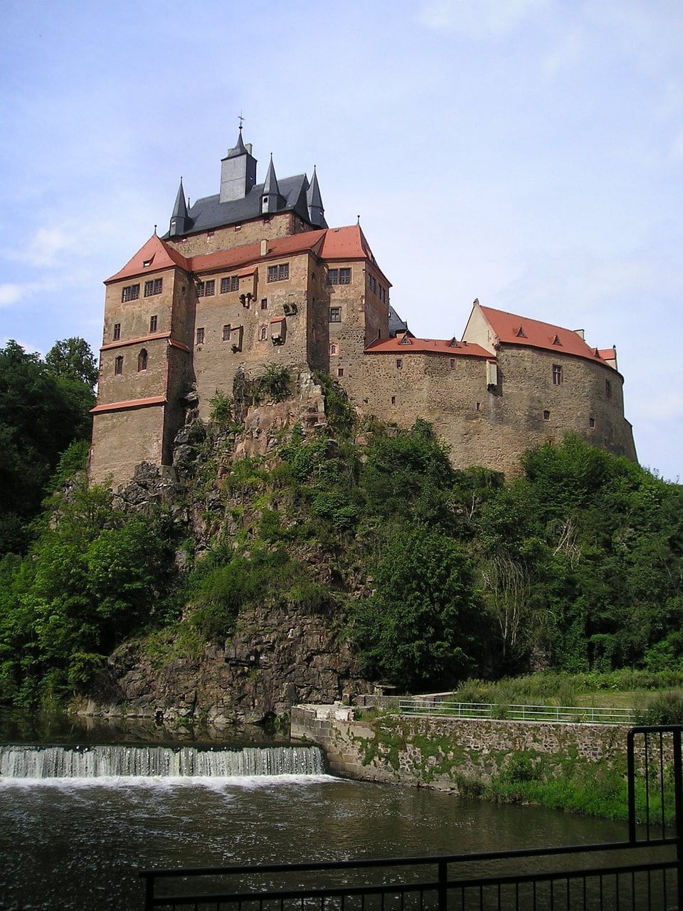 The 45-meter residential tower of Kriebstein Castle