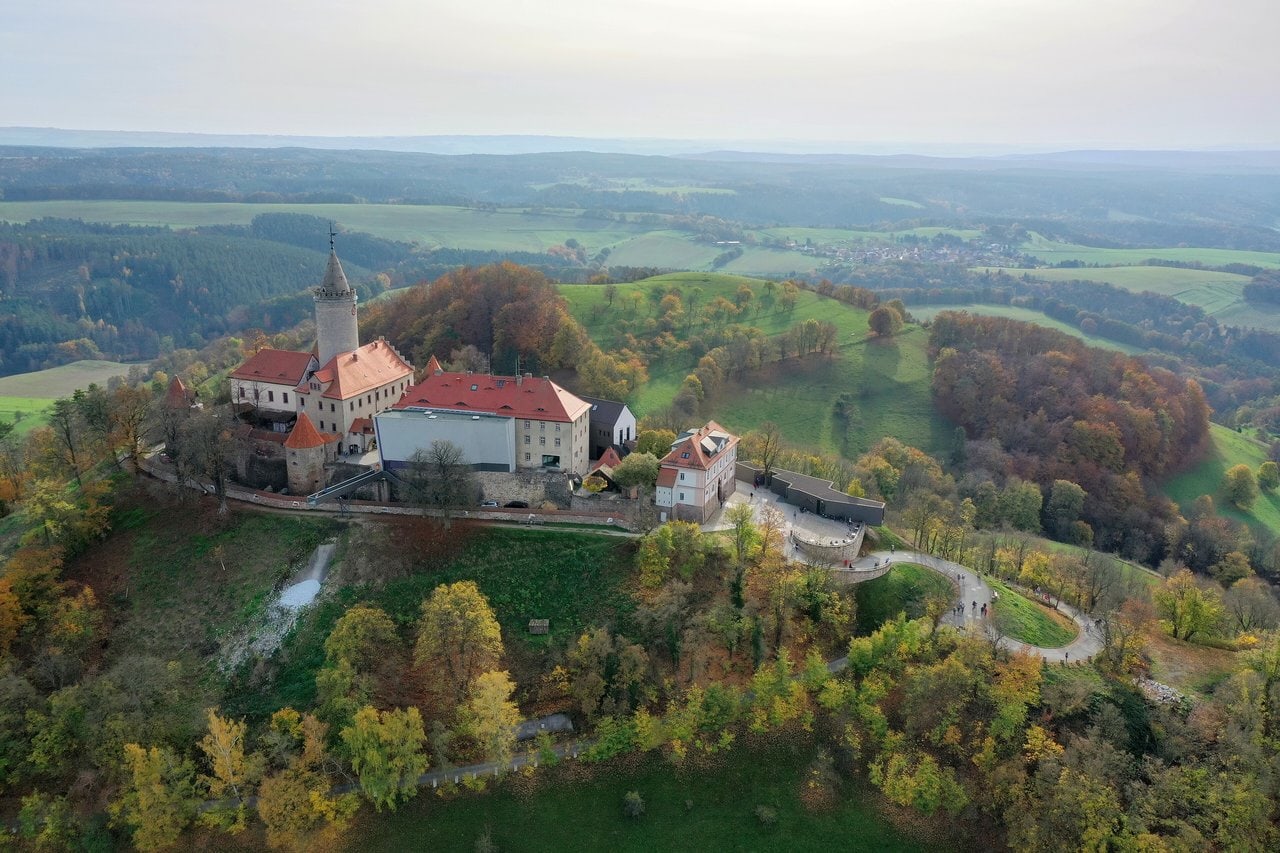 Autumn view from the north — Thuringius, CC0, via Wikimedia Commons Leuchtenburg Castle from the north in autumn, with the village of Seitenroda in the distance