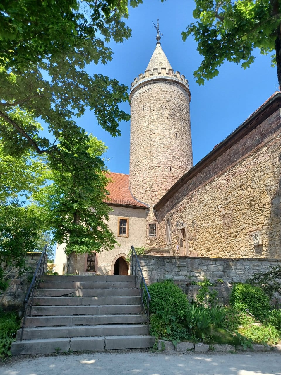 Leuchtenburg Castle 2 The round Bergfried keep of Leuchtenburg Castle rising above the Kernburg courtyard and steps