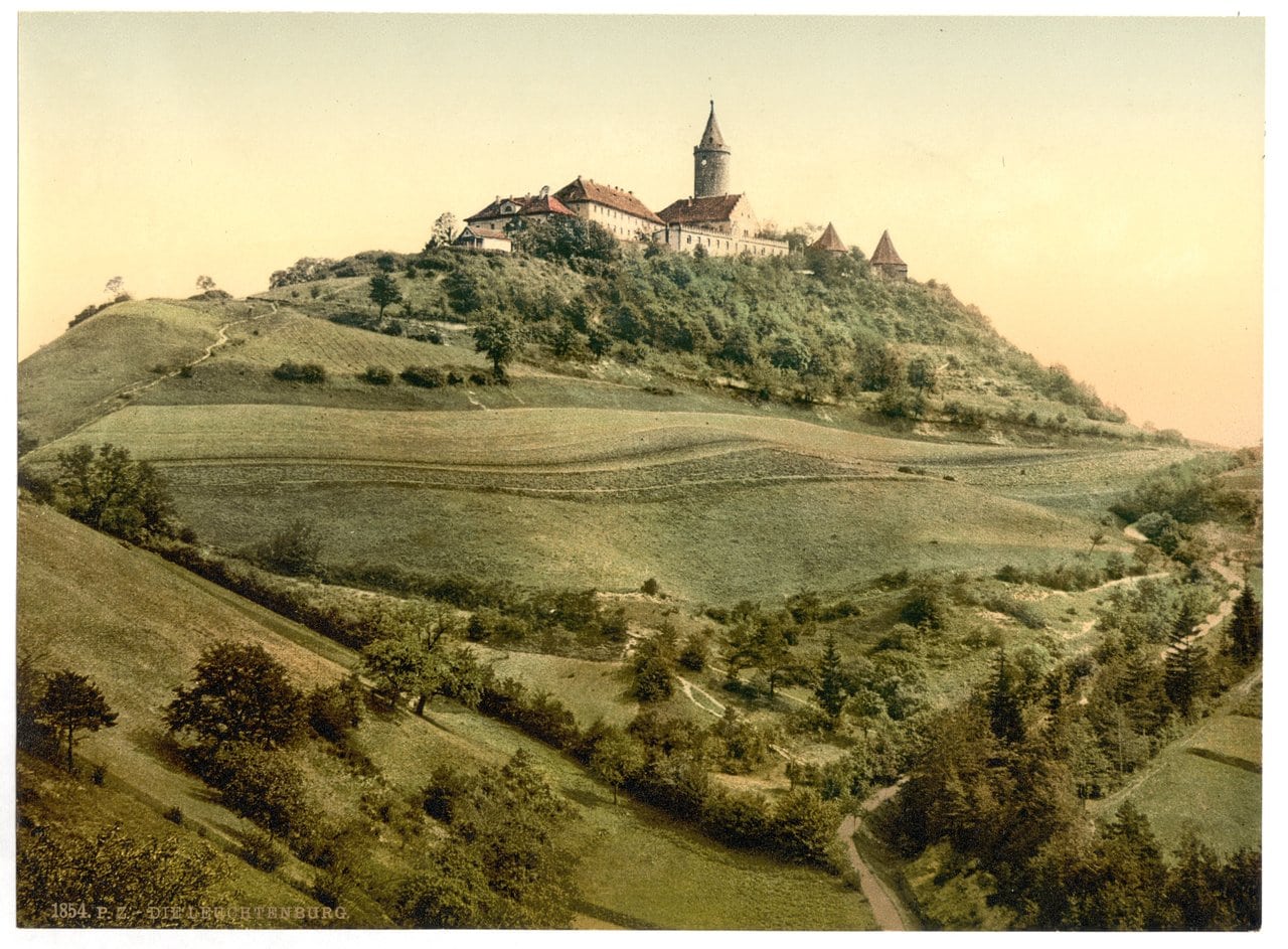 The castle on its green hill — Photochrom, c. 1900, public domain, via Wikimedia Commons Photochrom print of Leuchtenburg Castle on its green hill, around 1900