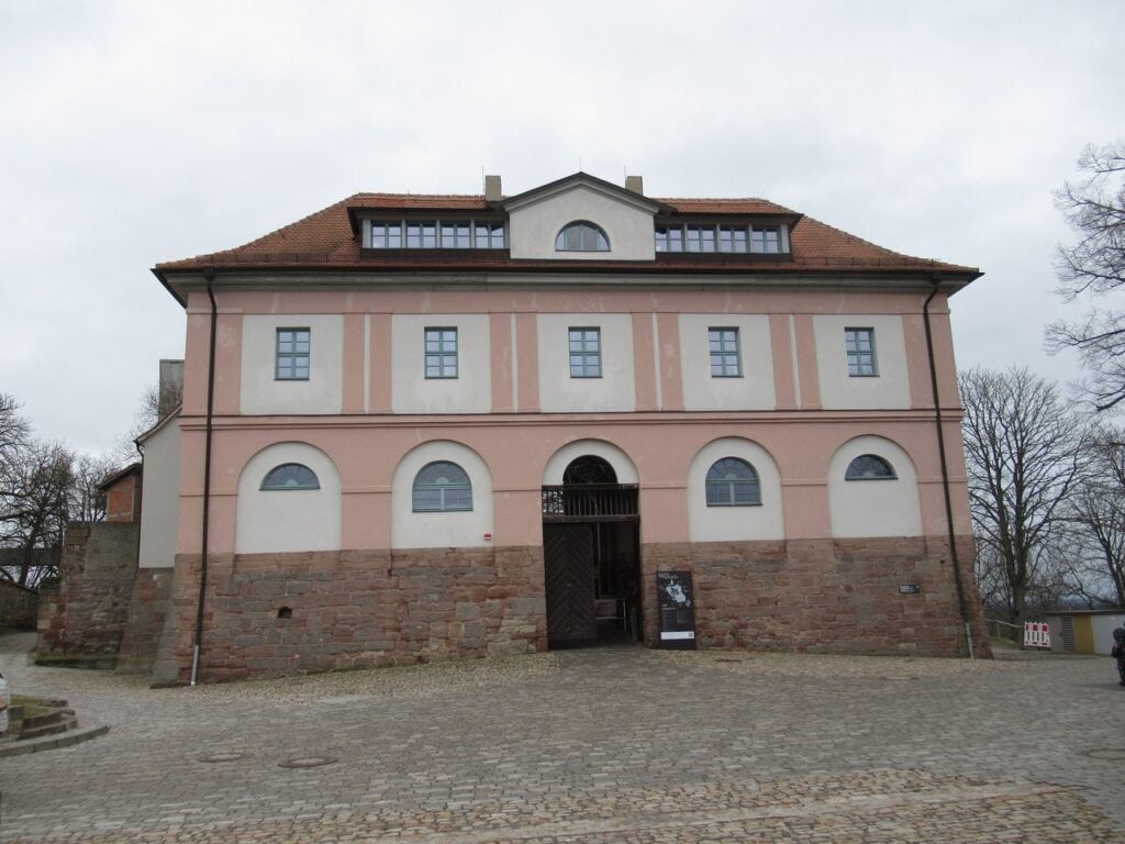 The Torhaus gatehouse at Leuchtenburg Castle, with its arched passage and old linden tree