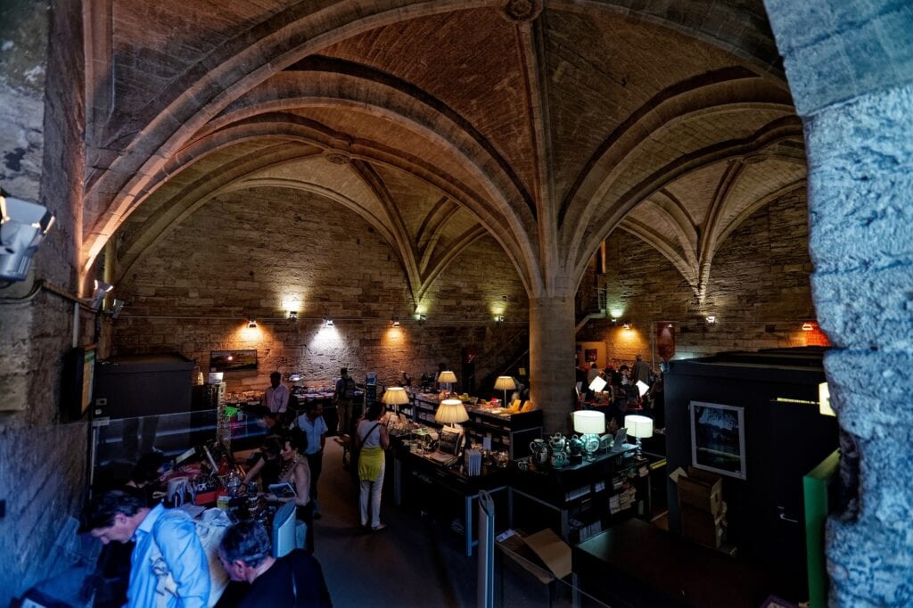 Palais des Papes 5 The vaulted Salle de l'Audience of the Palais des Papes, now the museum bookshop